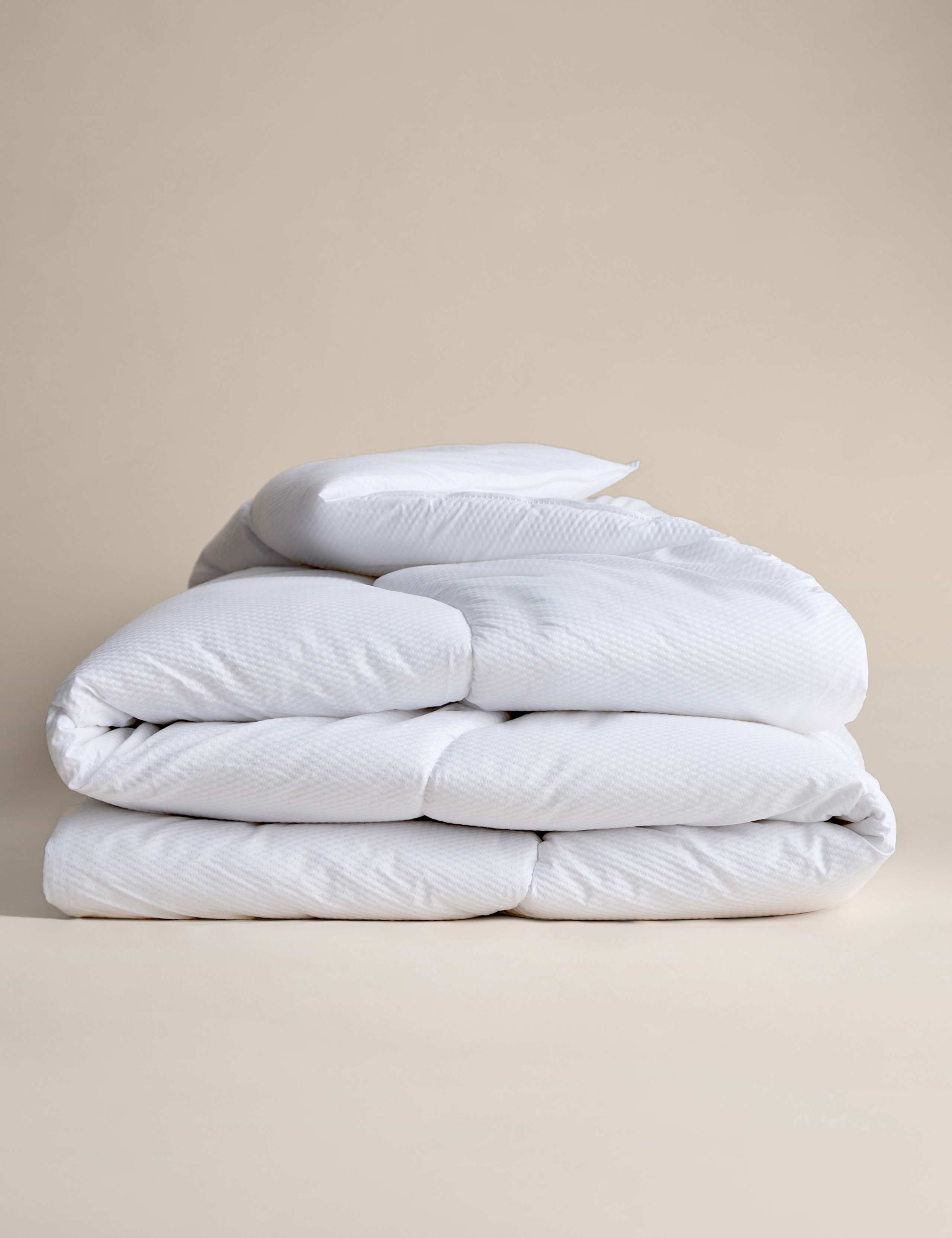 Guest Essentials 10.5 Tog Duvet 2 of 3