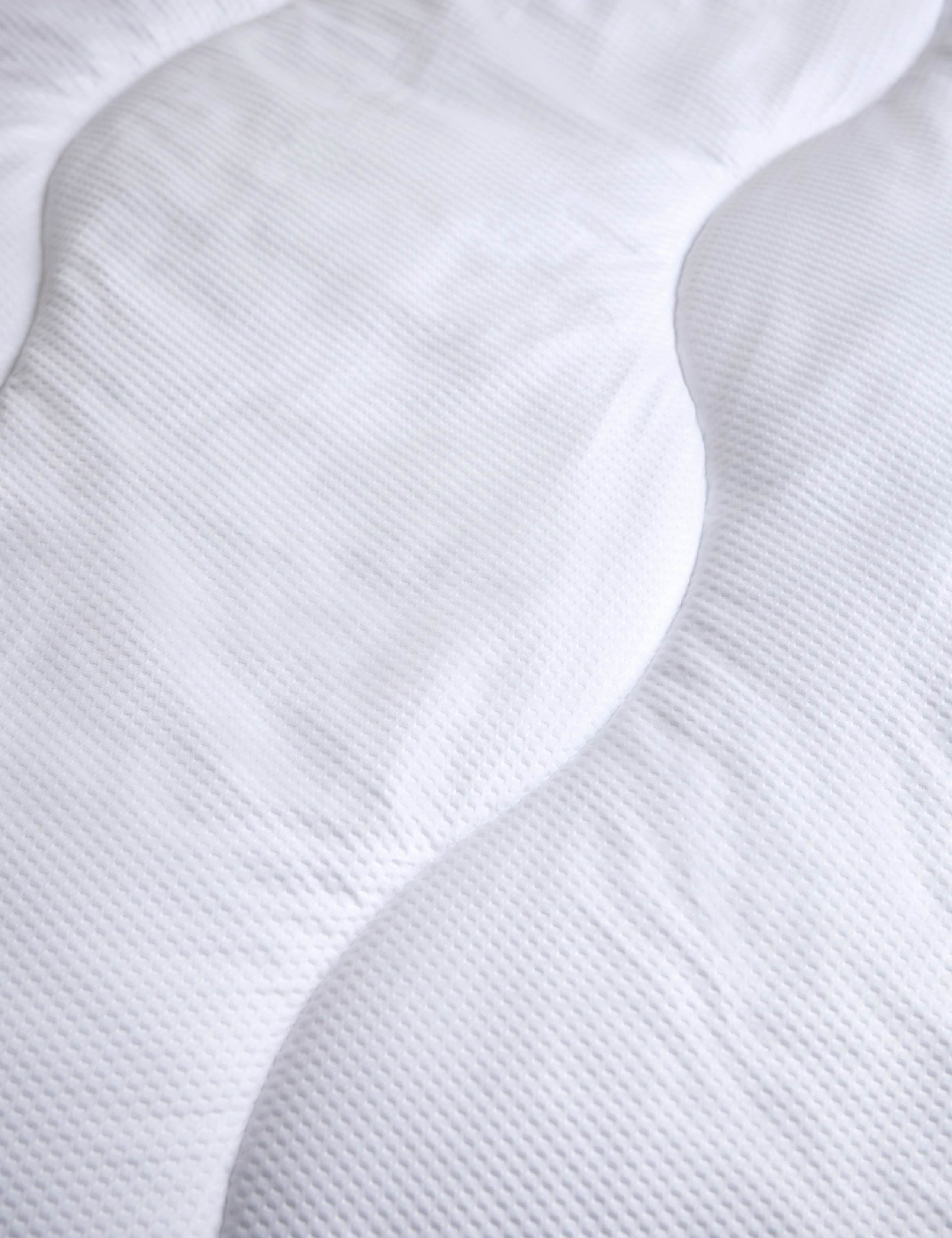 Guest Essentials 10.5 Tog Duvet 3 of 3