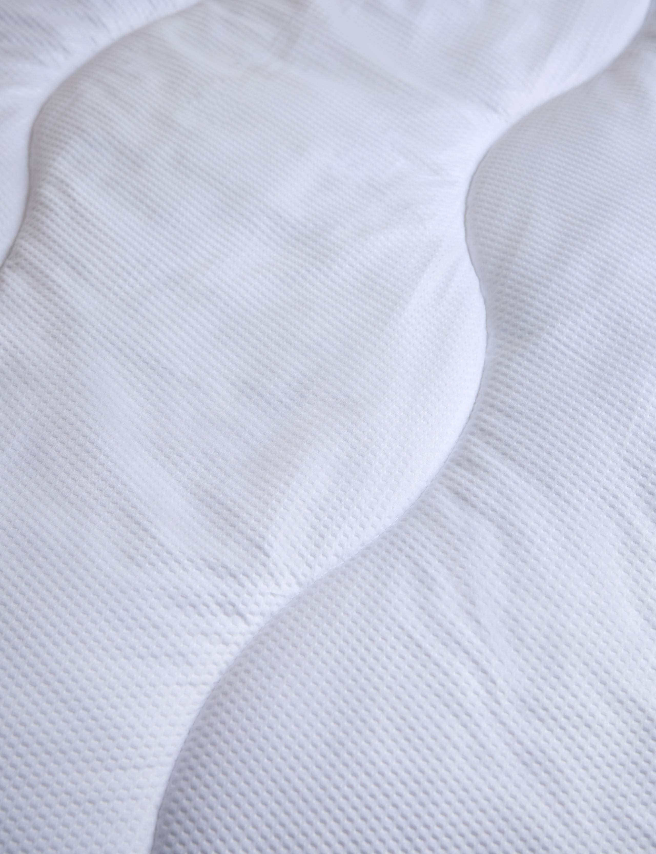 Guest Essentials 13.5 Tog Duvet 3 of 3