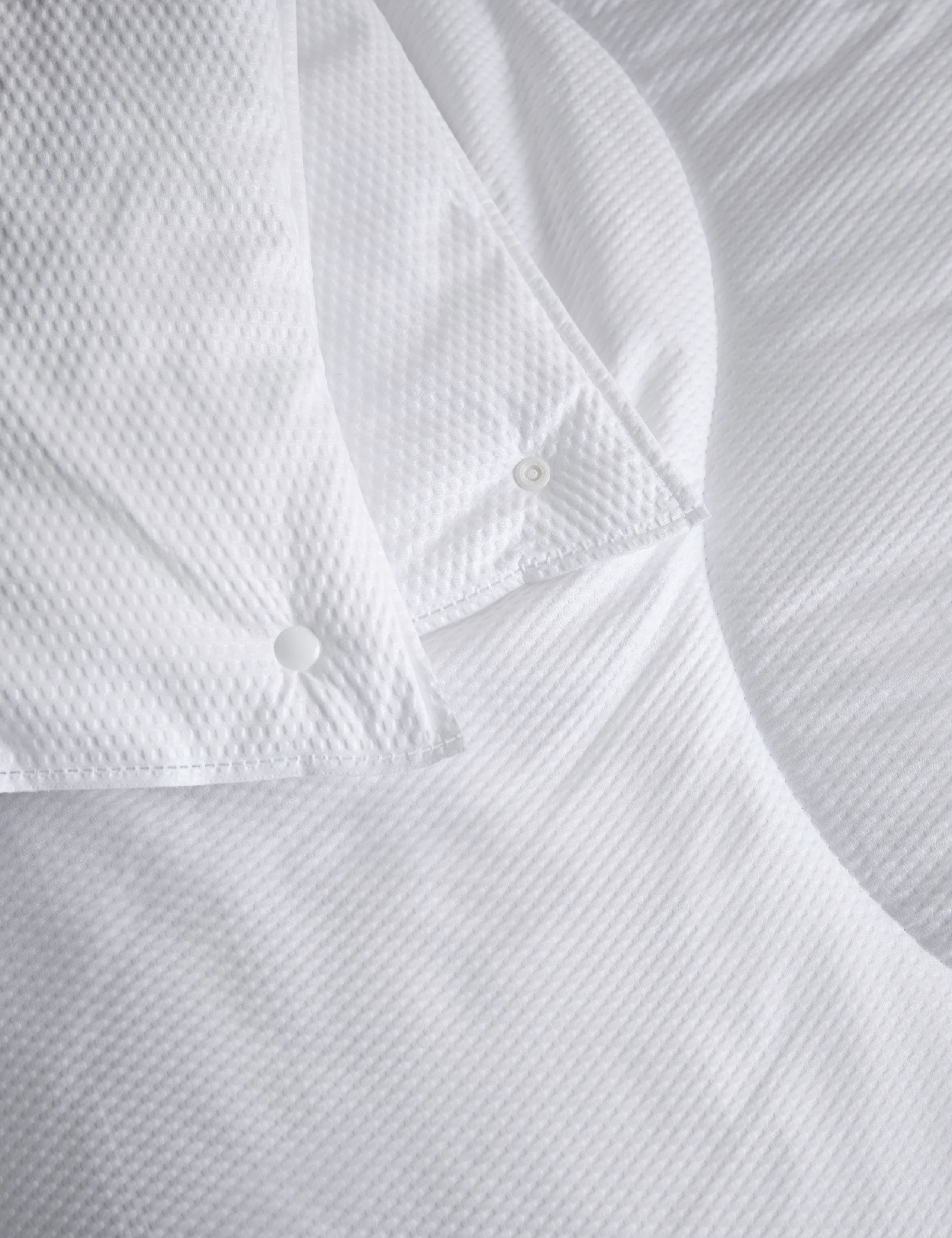 Guest Essentials 13.5 Tog All Seasons 3-in-1 Duvet 3 of 3