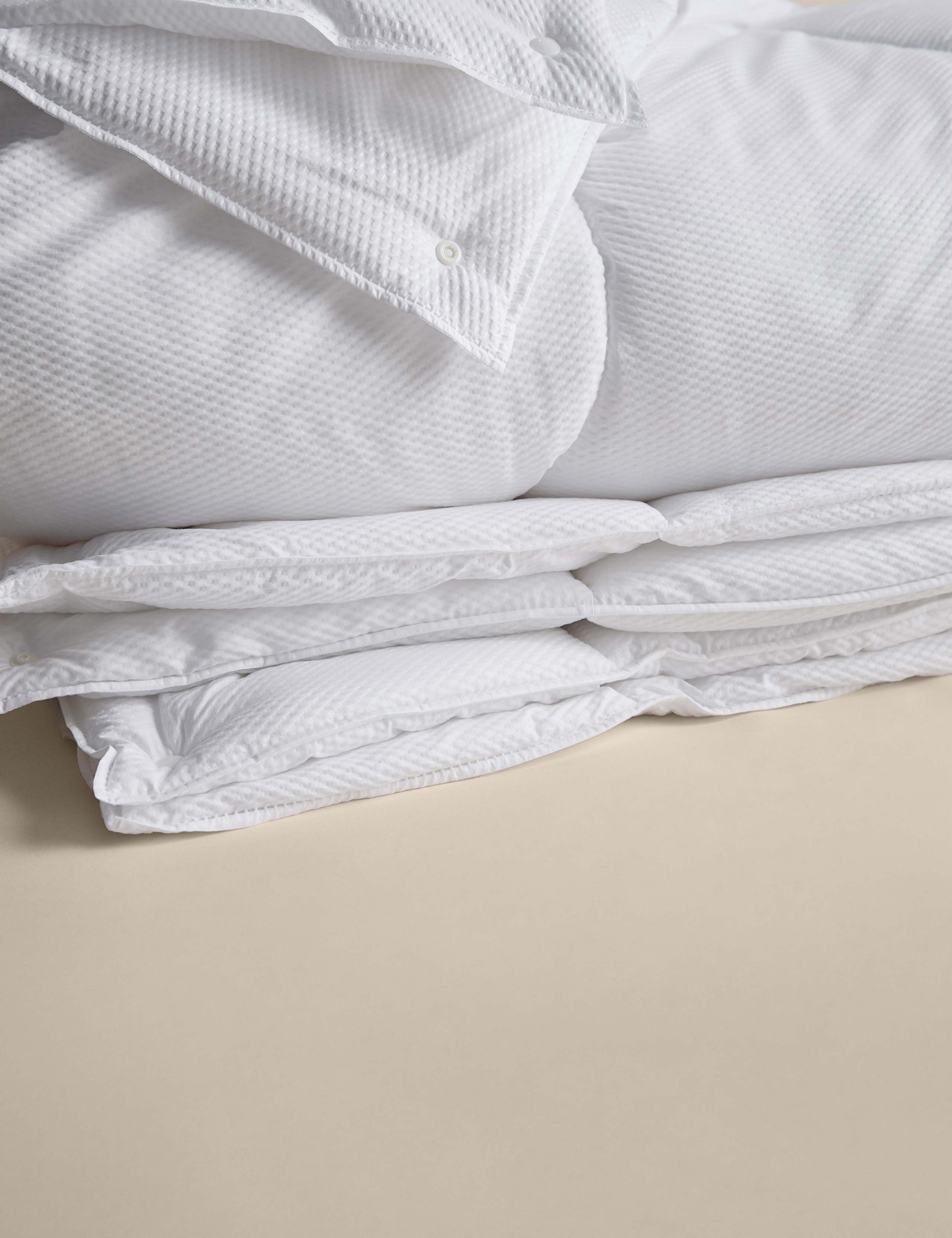 Guest Essentials 13.5 Tog All Seasons 3-in-1 Duvet 1 of 3