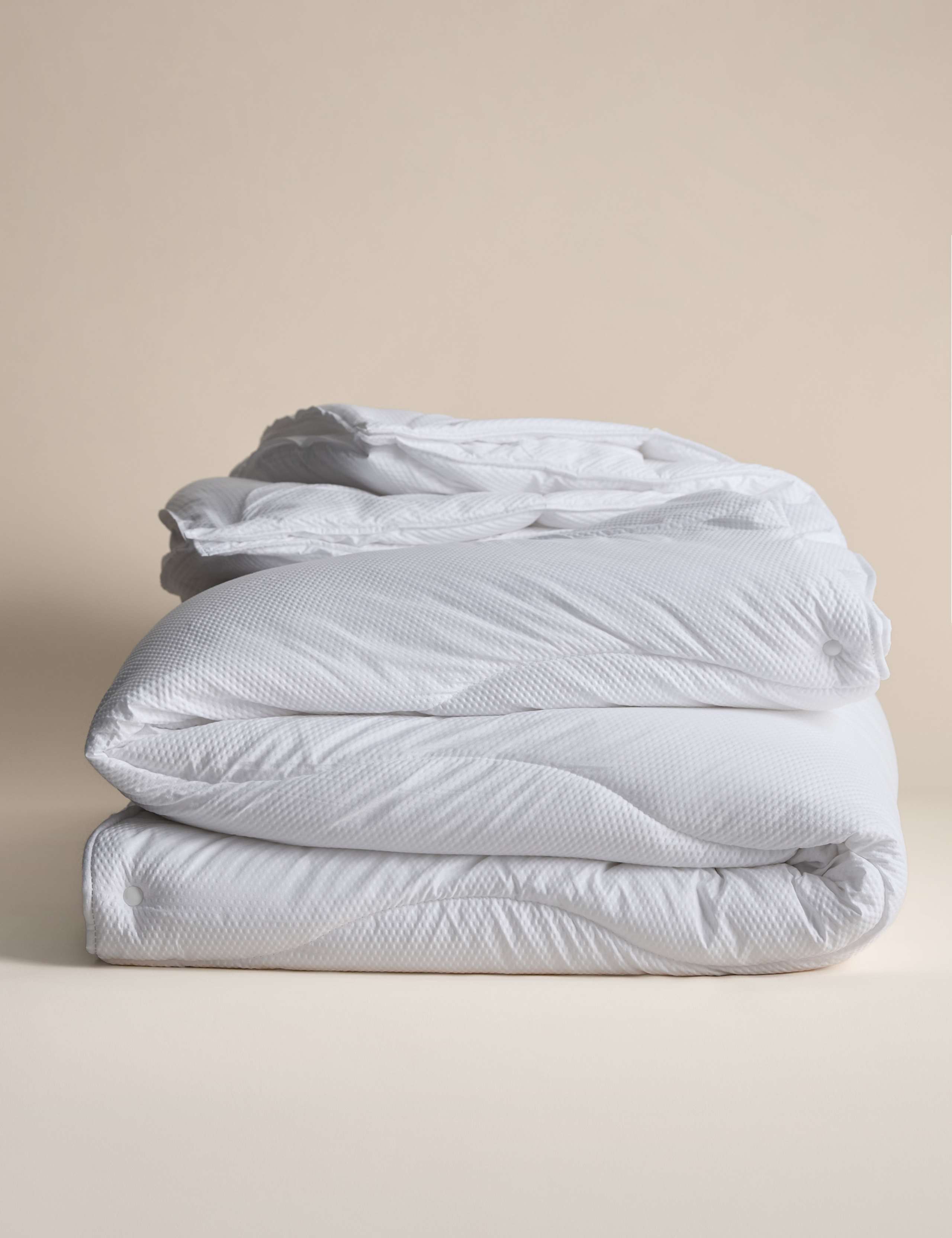 Guest Essentials 18 Tog All Seasons 3-in-1 Duvet 2 of 3