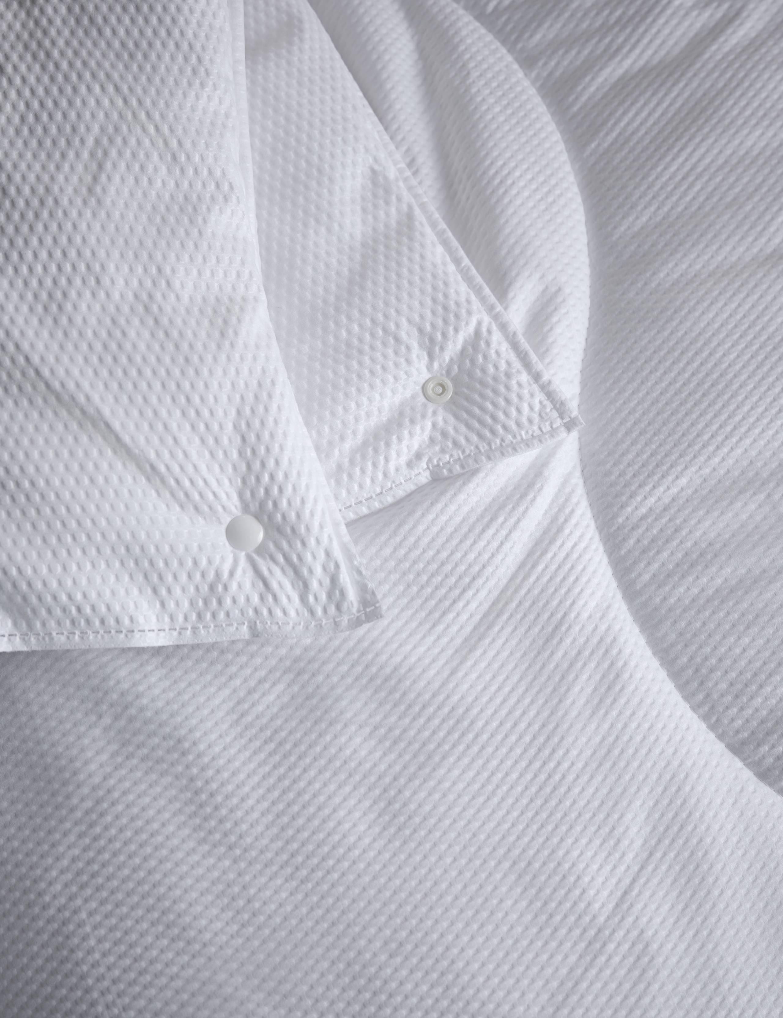 Guest Essentials 18 Tog All Seasons 3-in-1 Duvet 3 of 3