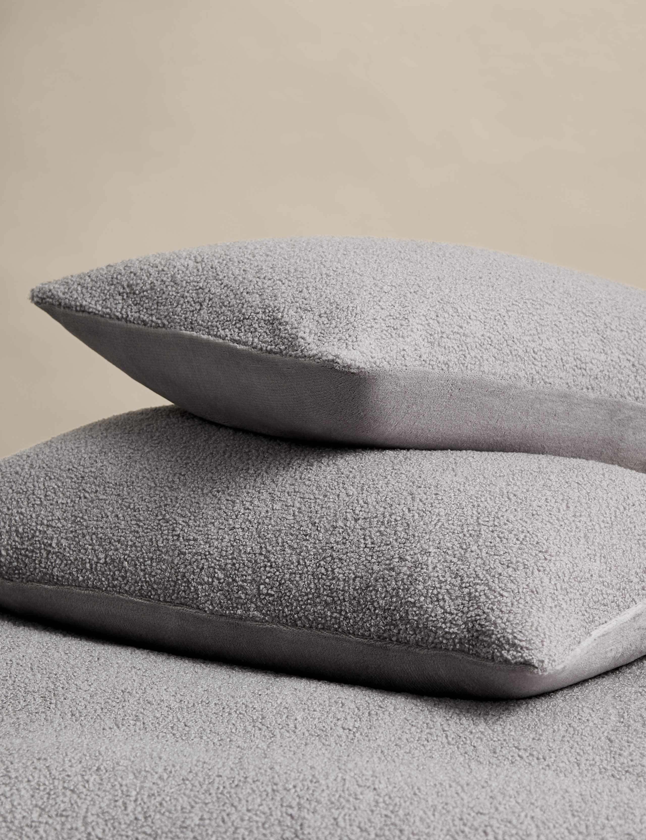 Cosy Fleece Bedding Set 4 of 4