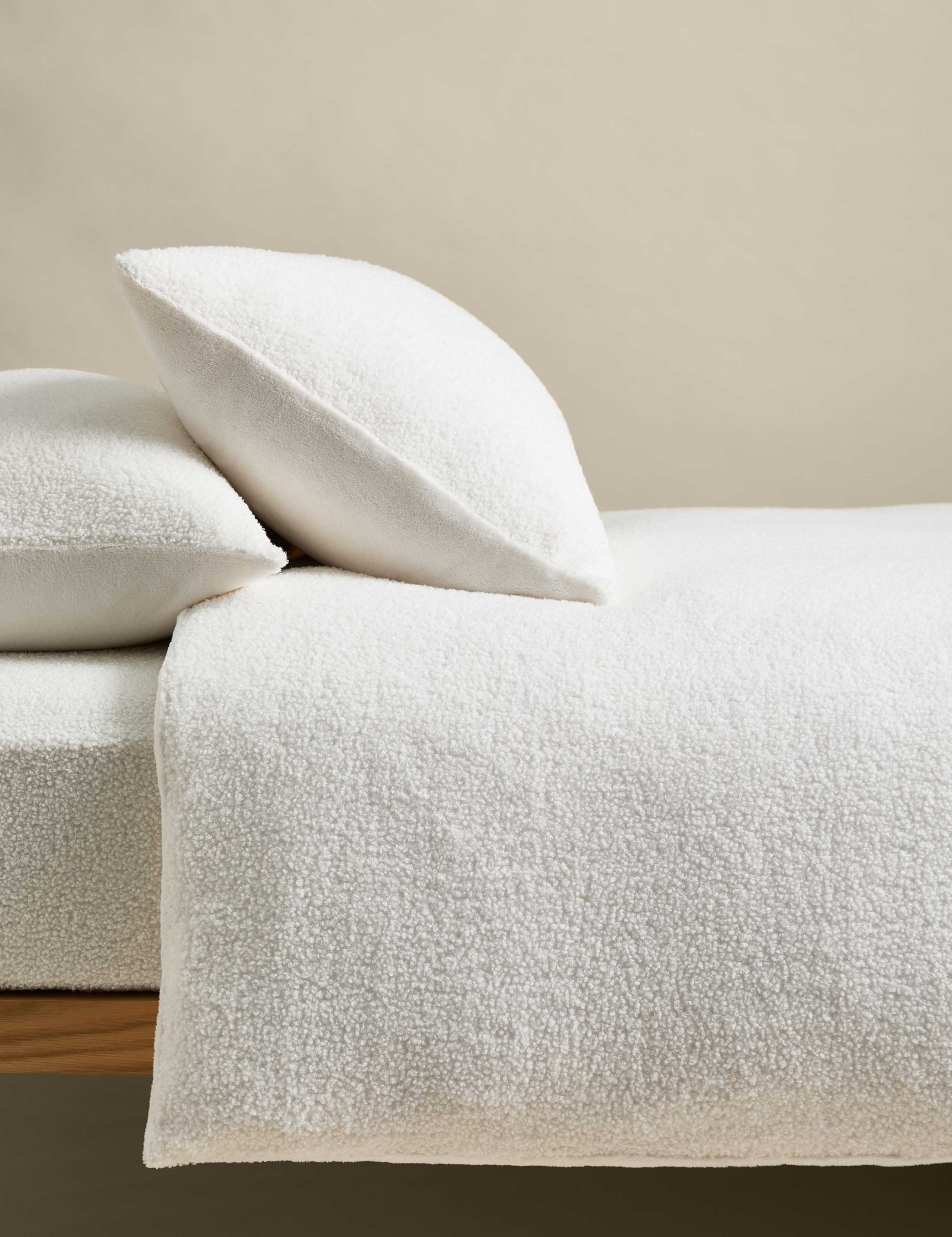 Cosy Fleece Bedding Set 1 of 5