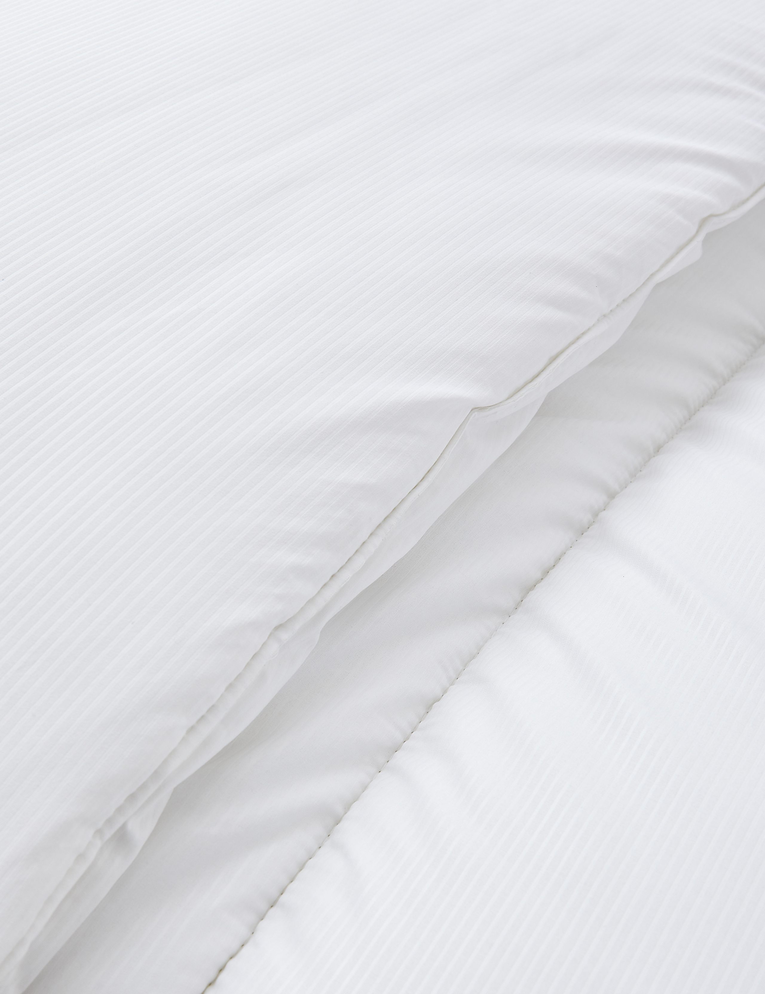 Bounceback 13.5 Tog Duvet 4 of 4