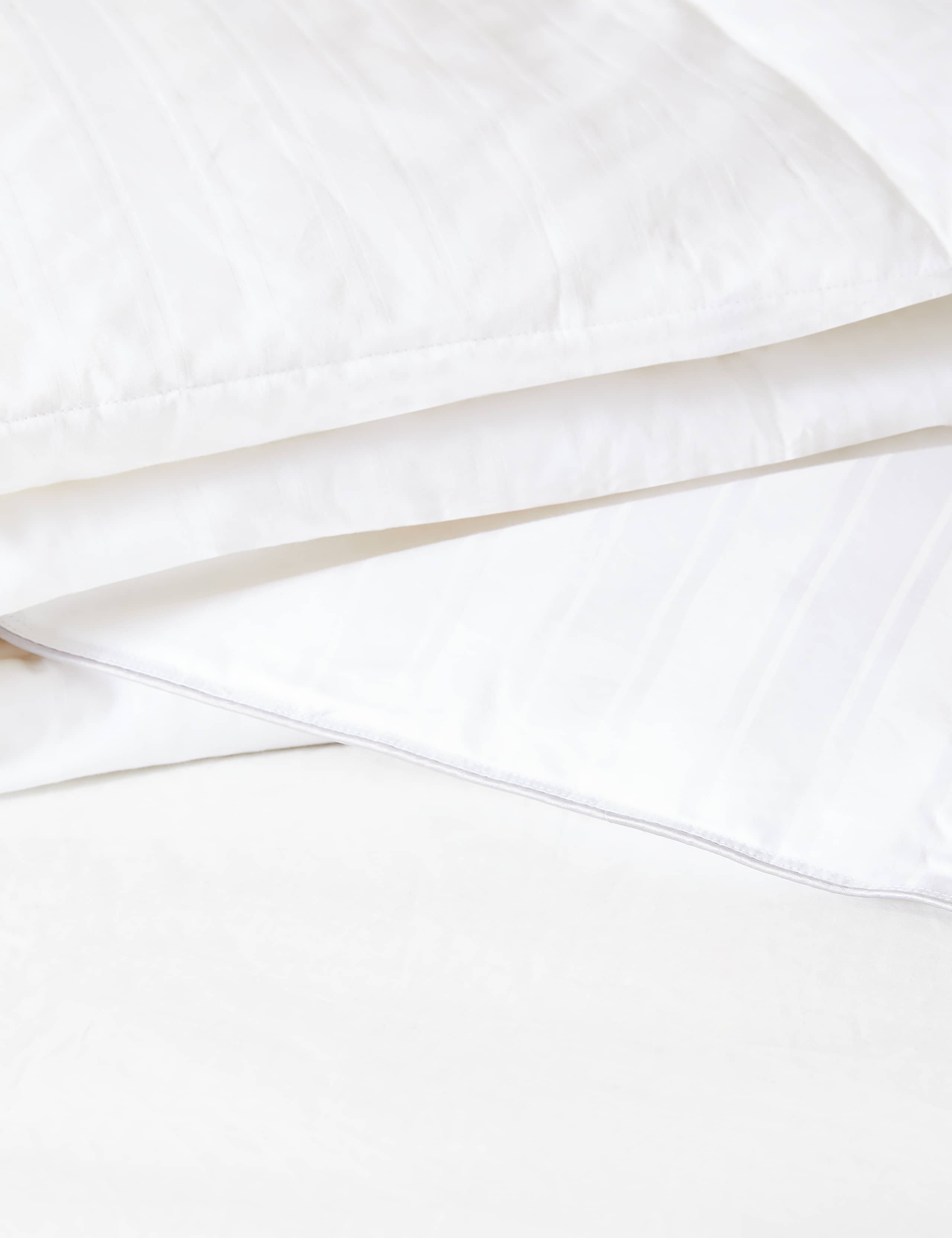 Luxury Hungarian Goose Down 4.5 Tog Duvet 3 of 5