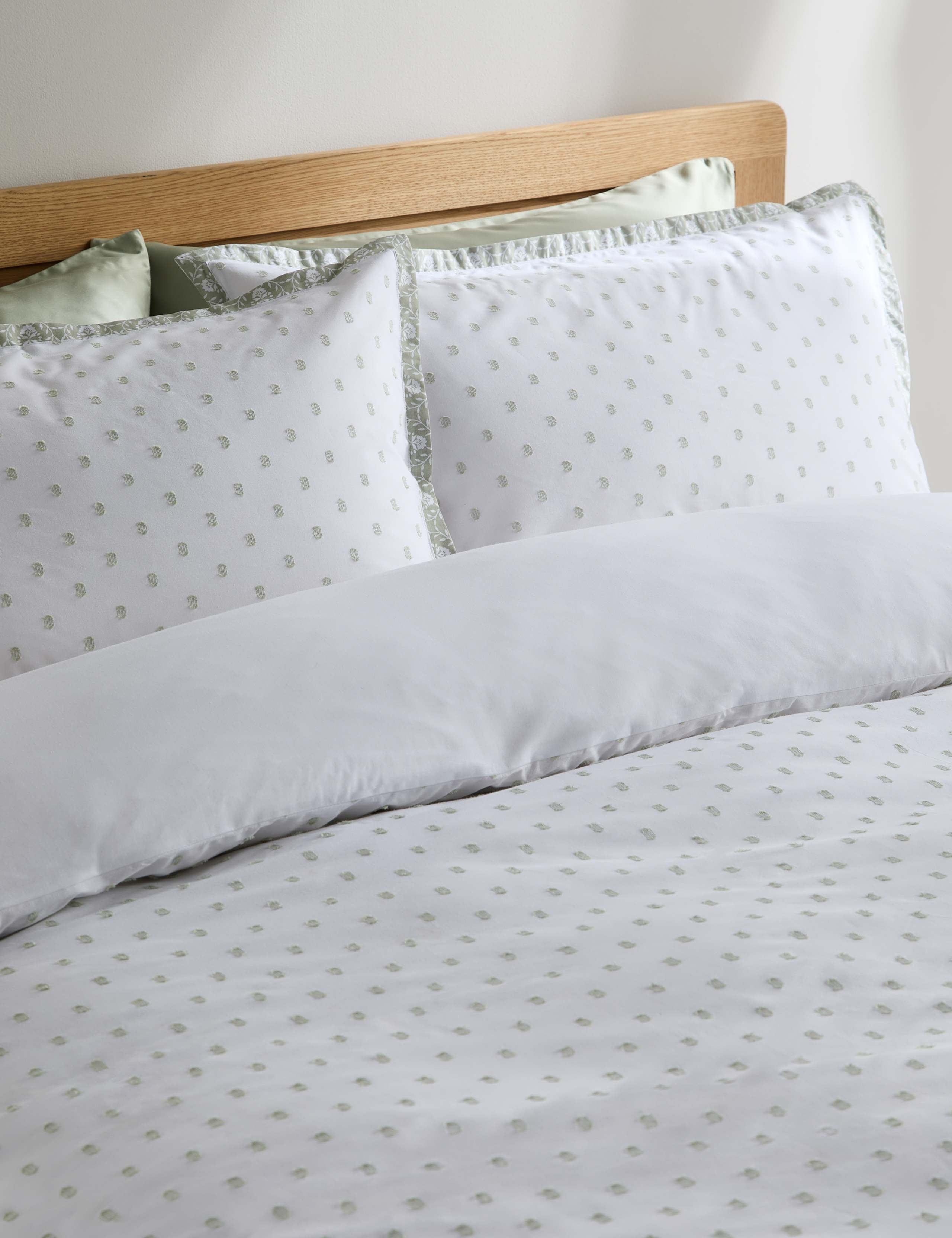 Pure Cotton Spotty Jacquard Bedding Set 1 of 5