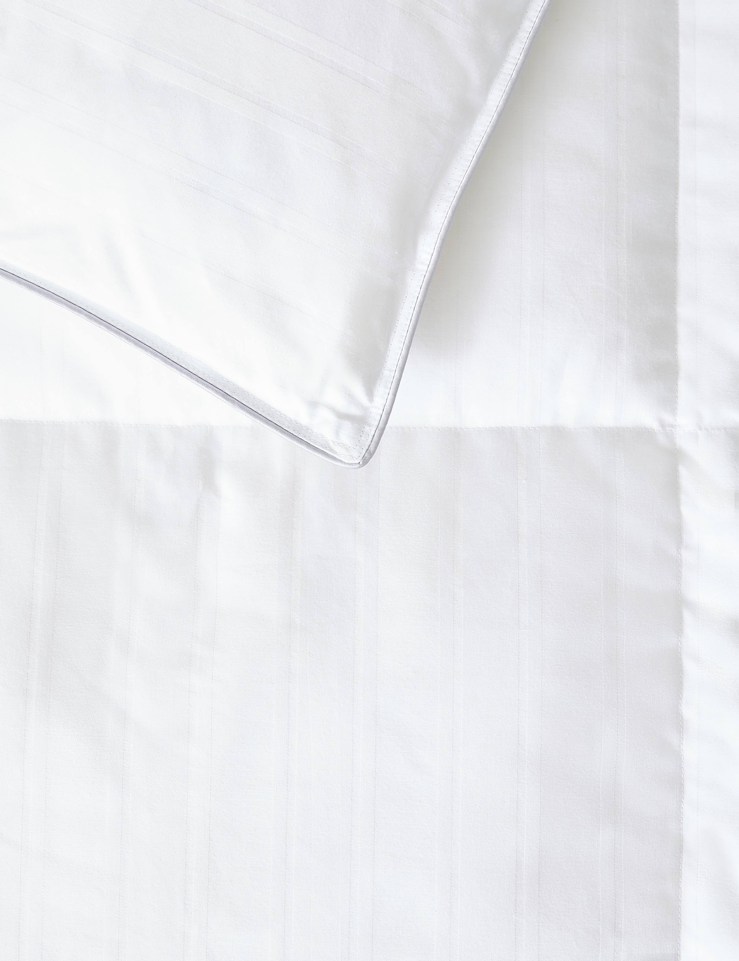 Luxury Hungarian Goose Down 10.5 Tog Duvet 3 of 5
