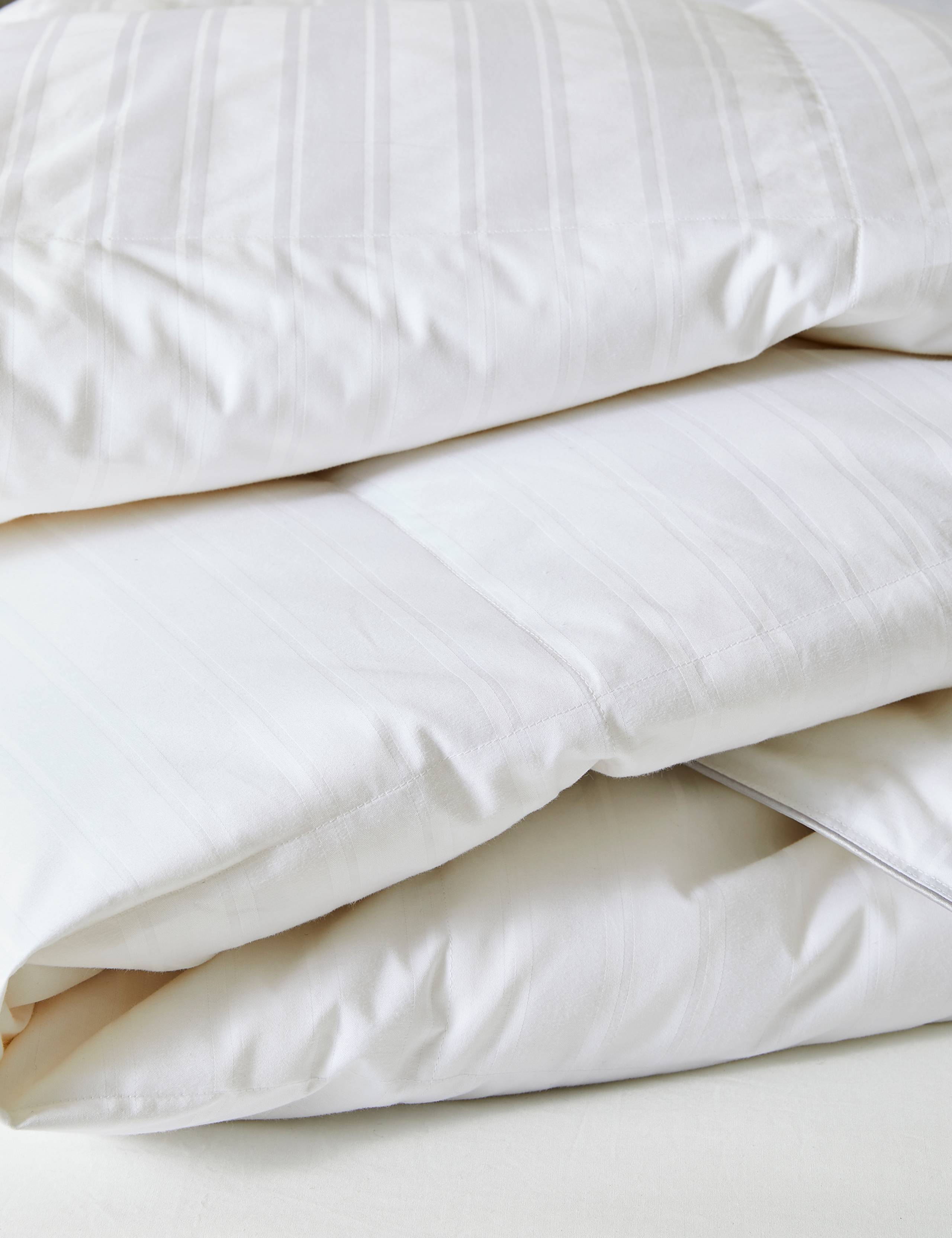 Luxury Hungarian Goose Down 10.5 Tog Duvet 4 of 5