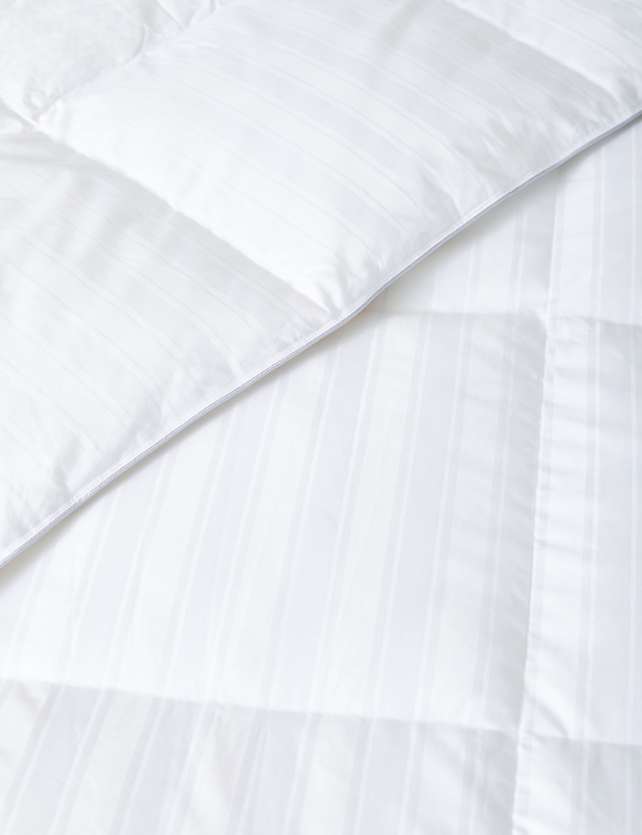 Luxury Hungarian Goose Down 10.5 Tog Duvet 5 of 5