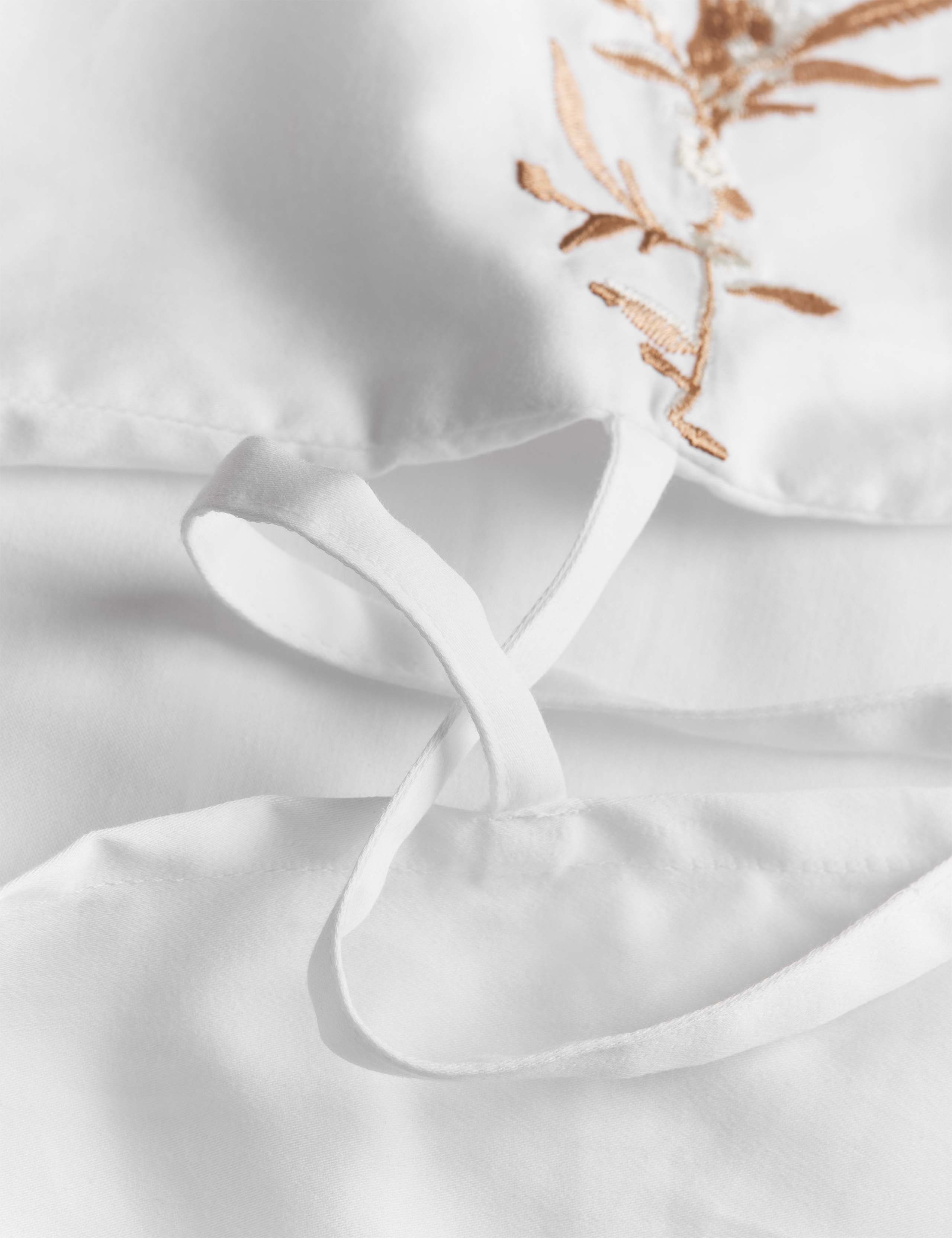 Pure Cotton Tamsin Trailing Blossom Bedding Set 7 of 7