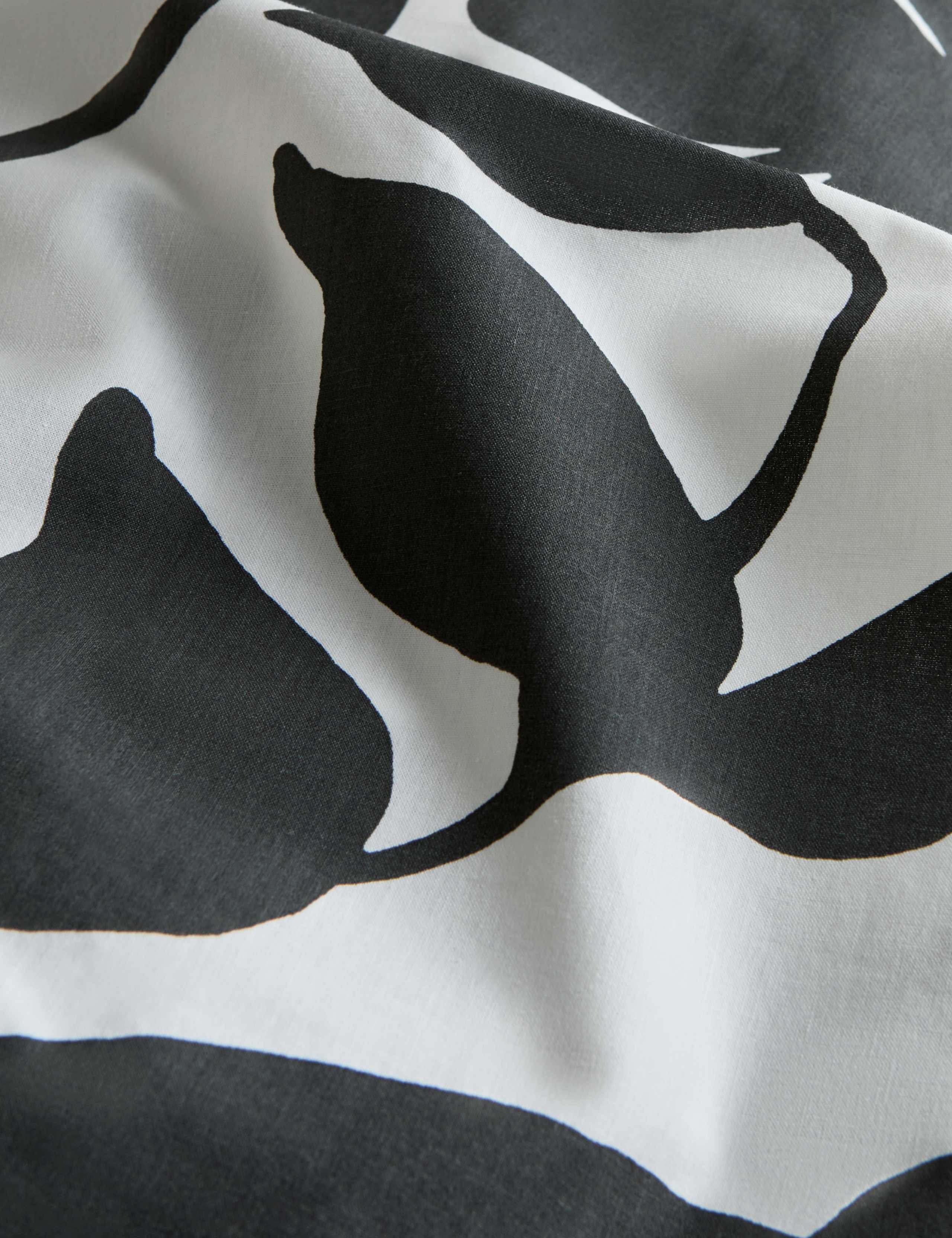 Cotton Rich Silhouette Floral Bedding Set 4 of 5