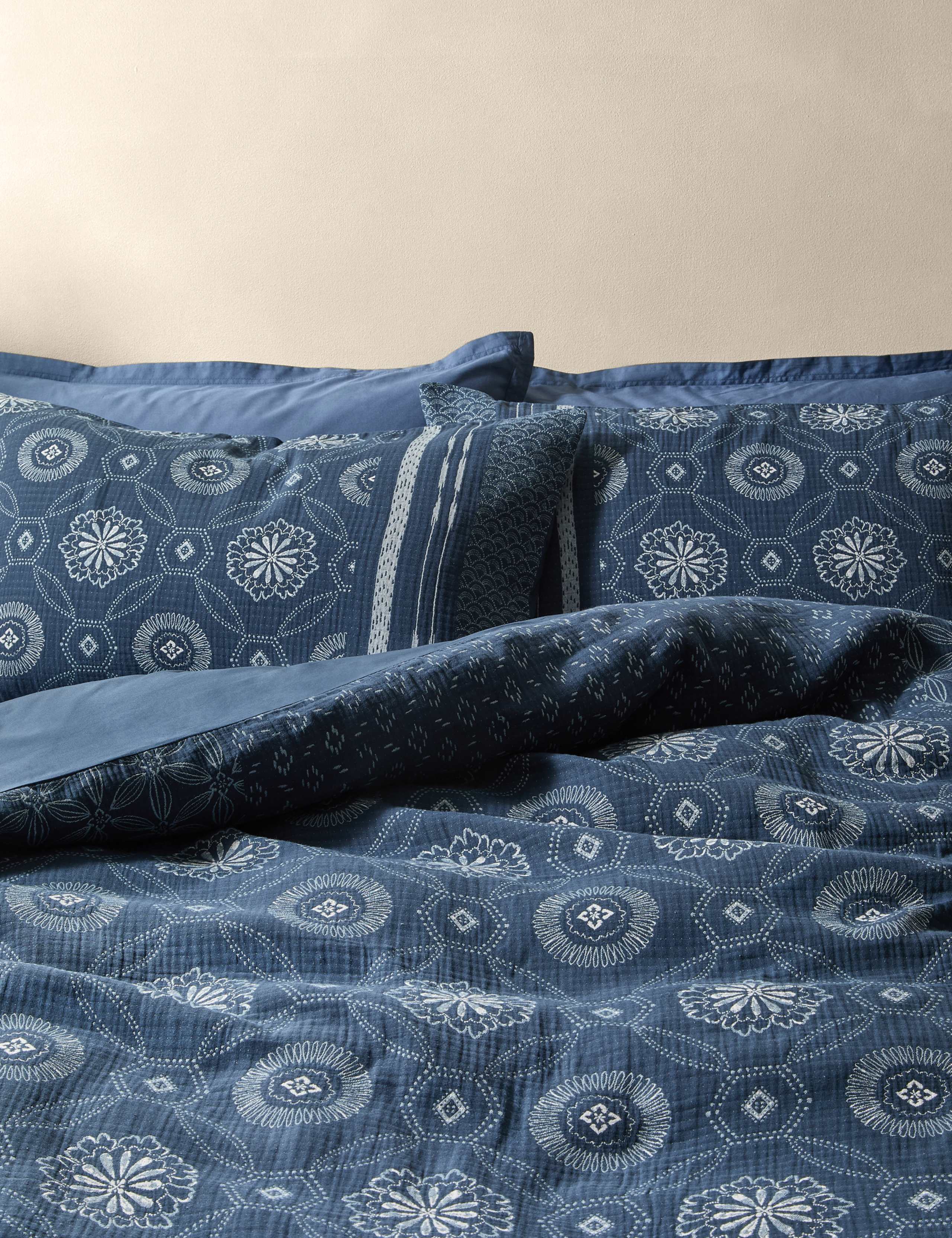 Pure Cotton Kouya Jacquard Bedding Set 1 of 7