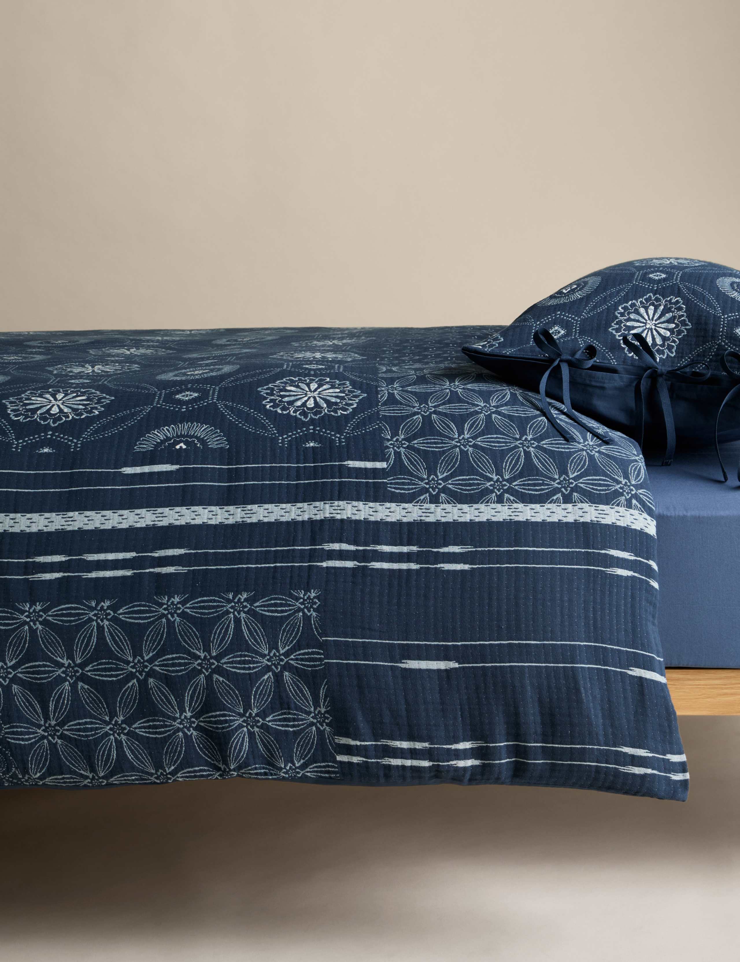 Pure Cotton Kouya Jacquard Bedding Set 5 of 7