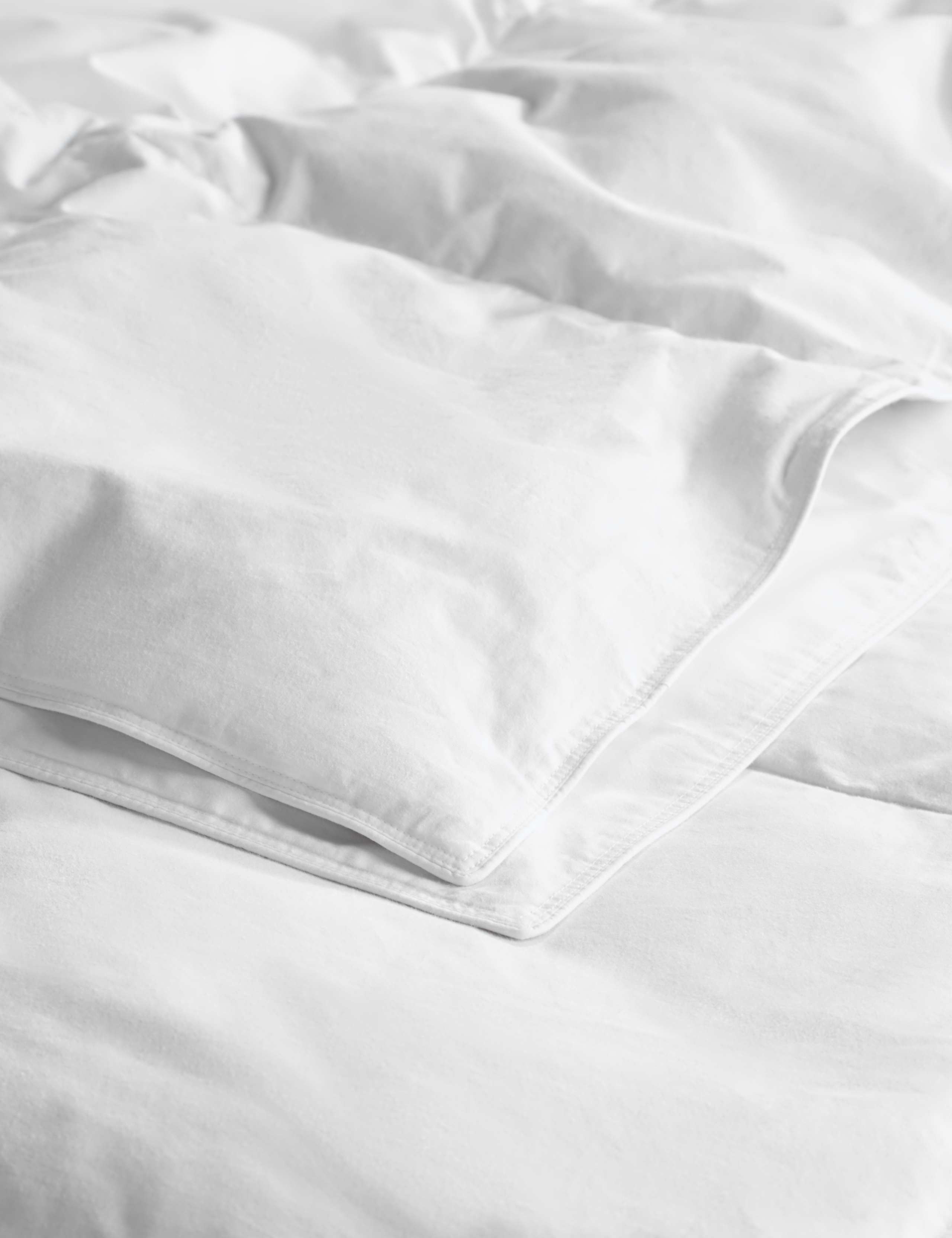 Goose Feather & Down 2.5 Tog Duvet 4 of 4