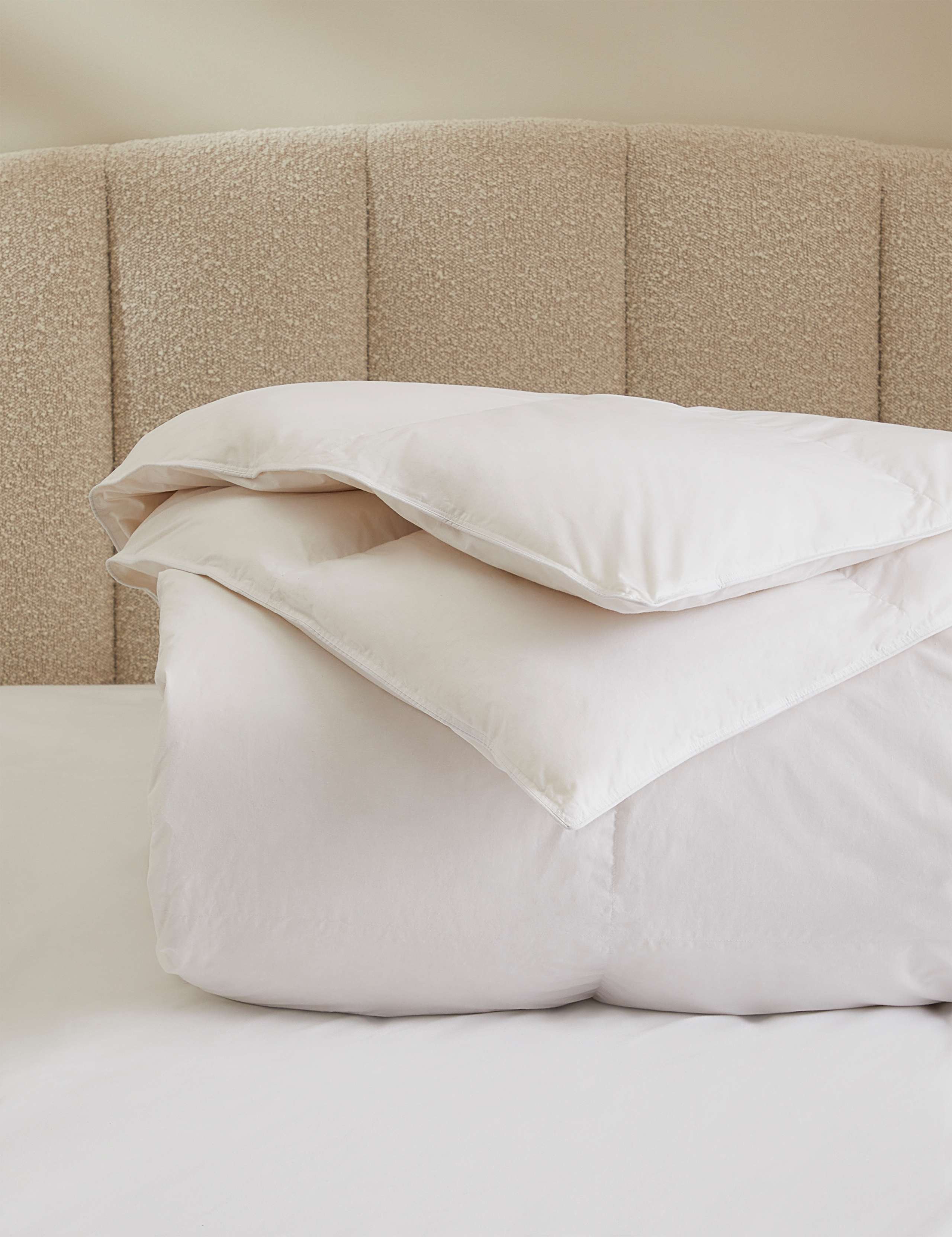 Luxury Duck Down 13.5 Tog Duvet 3 of 4