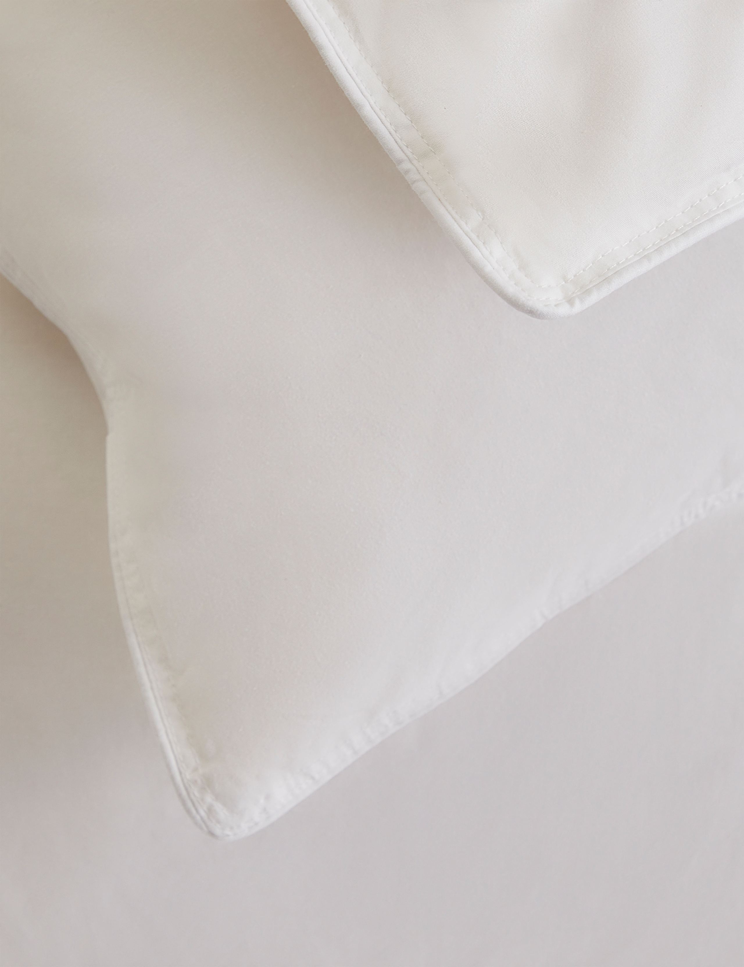 Luxury Duck Down 13.5 Tog Duvet 2 of 4