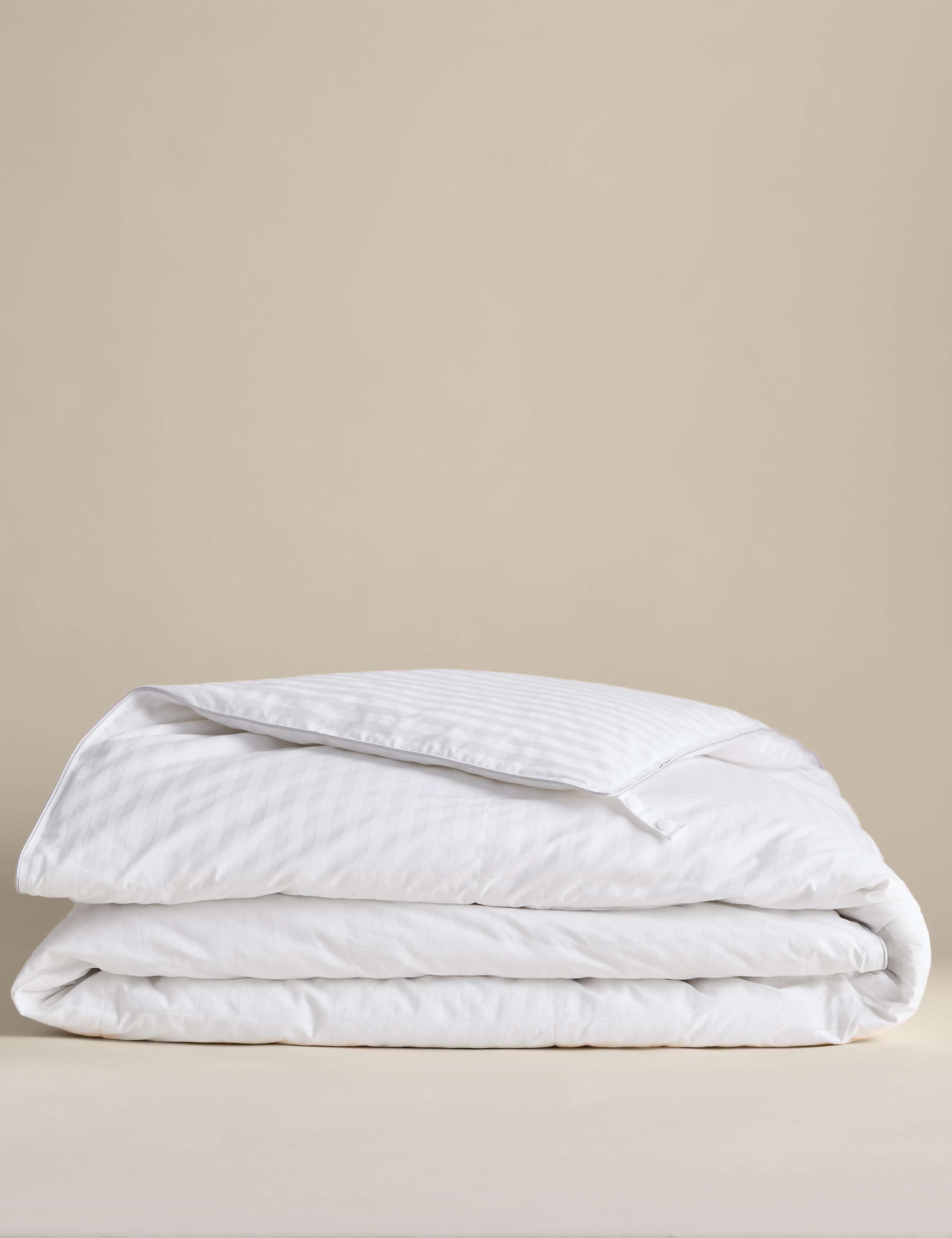 Hungarian Goose Down 7.5 Tog Duvet 2 of 4