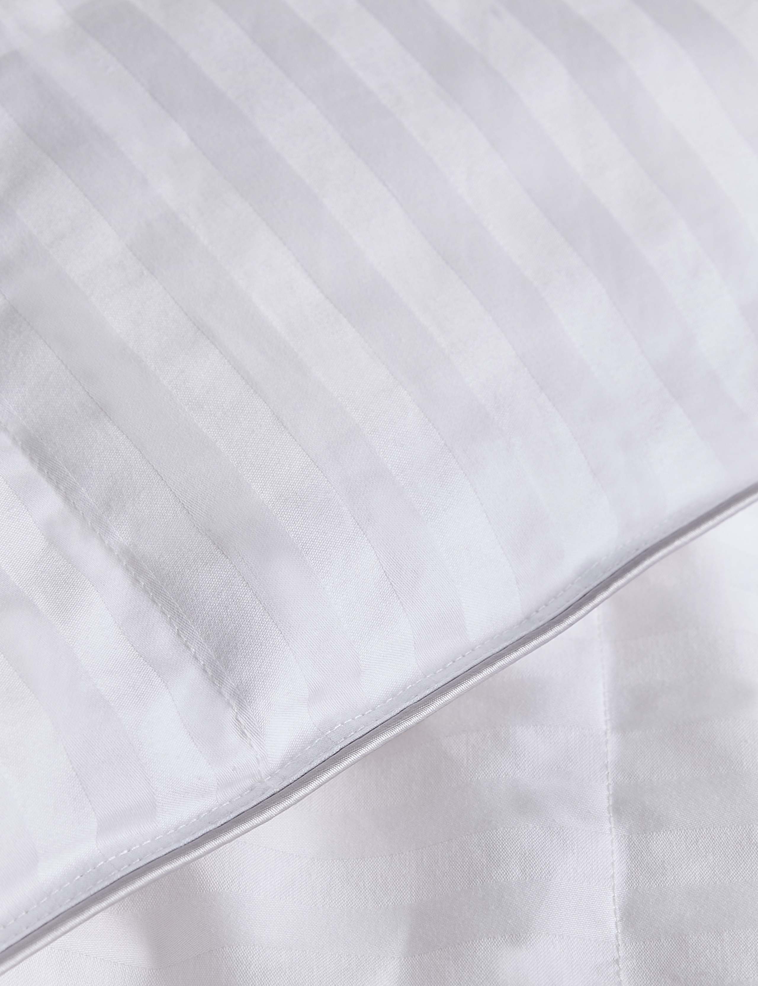 Hungarian Goose Down 7.5 Tog Duvet 4 of 4