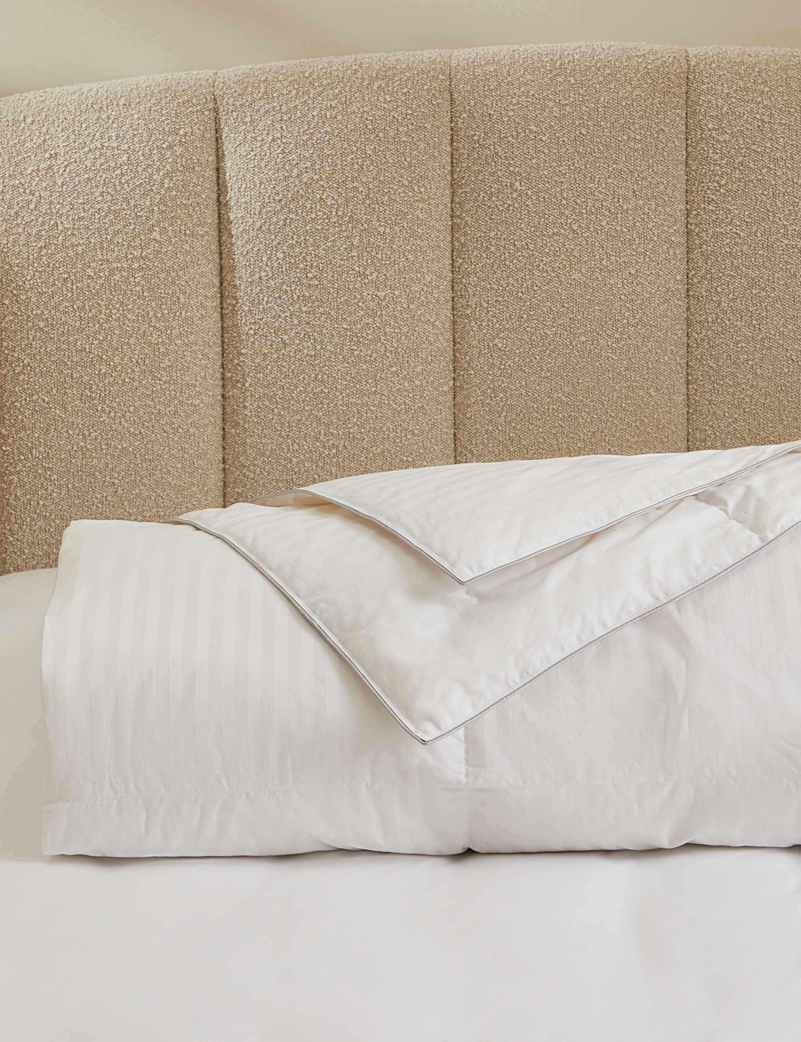 Luxury Hungarian Goose Down 4.5 Tog Duvet 3 of 3