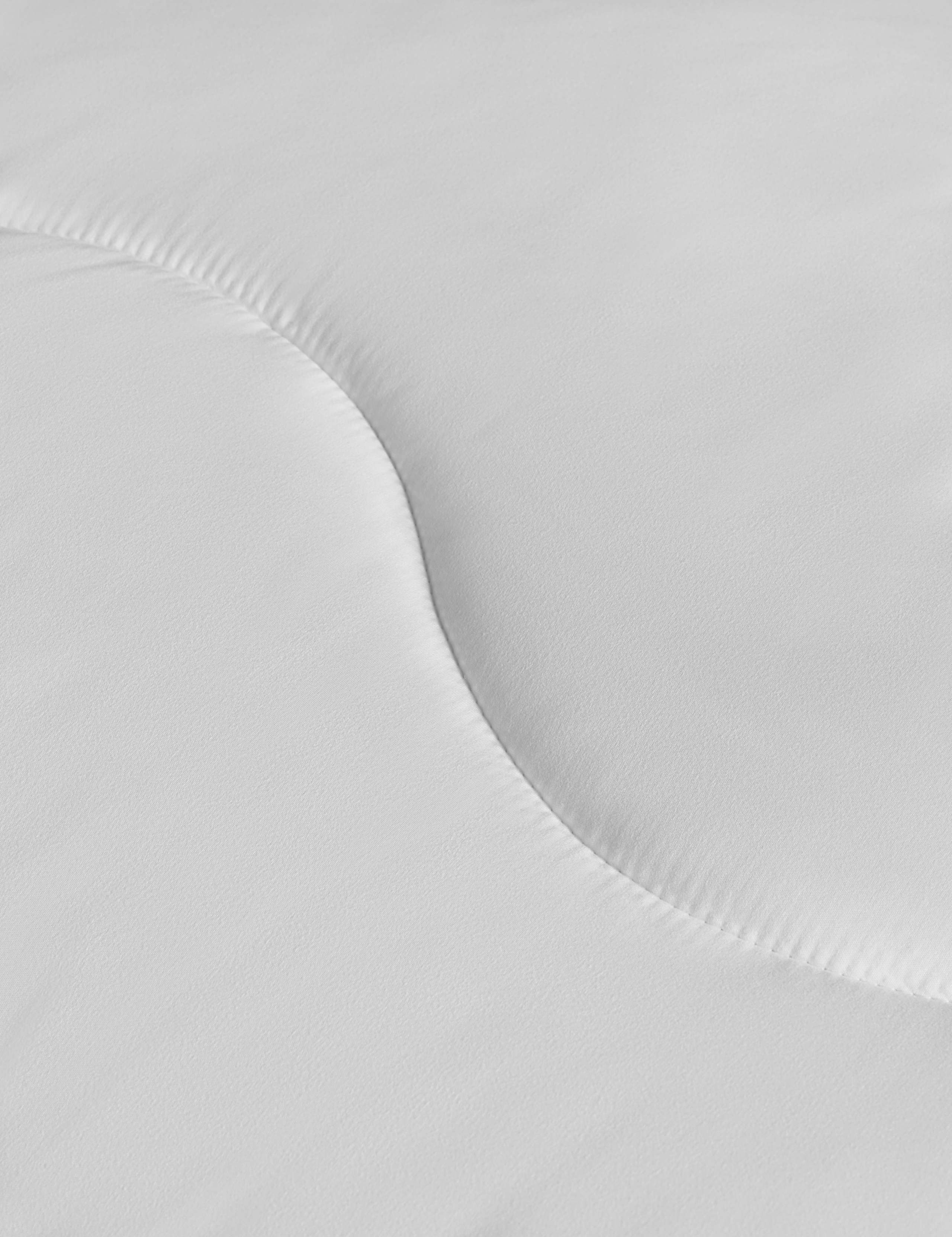 Touch of Silk 13.5 Tog Duvet 4 of 4