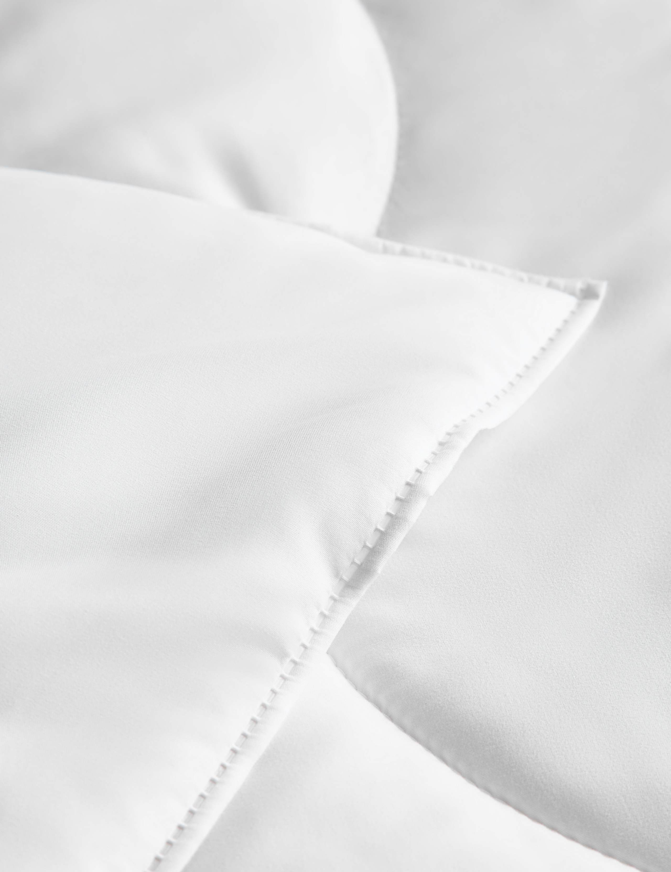 Touch of Silk 2.5 Tog Duvet 3 of 4