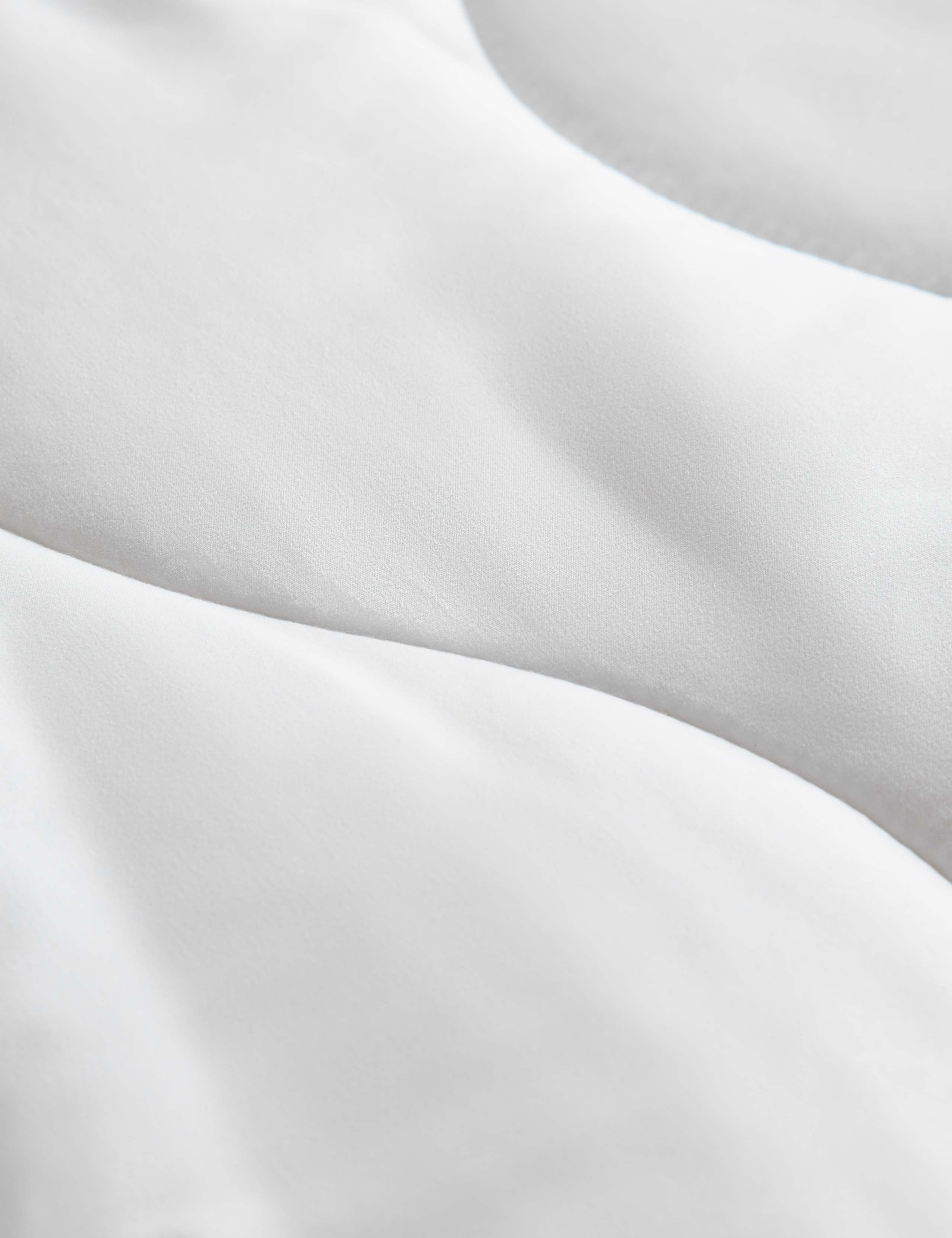 Touch of Silk 2.5 Tog Duvet 4 of 4