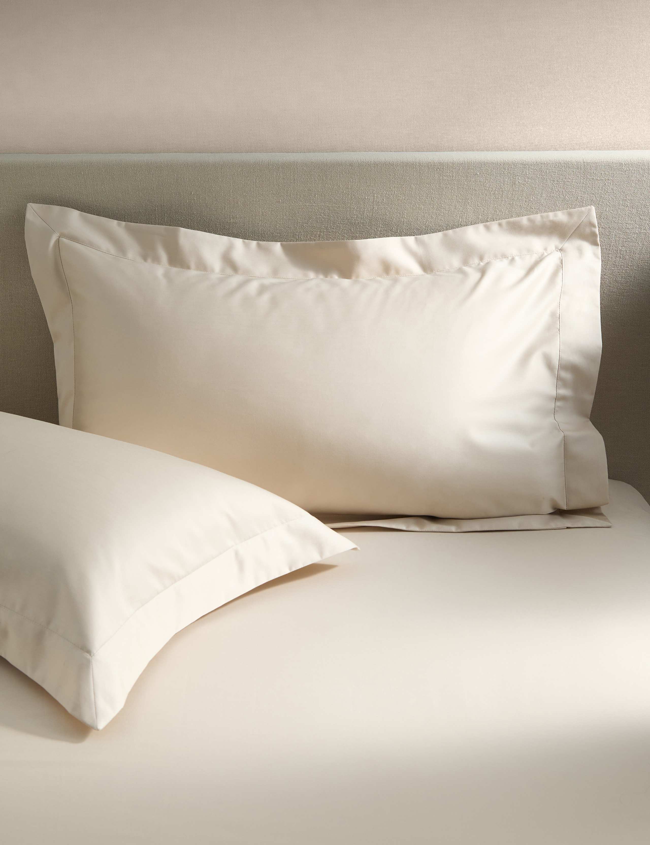 2 Pack Egyptian Cotton Sateen 400 Thread Count Oxford Pillowcases 1 of 3