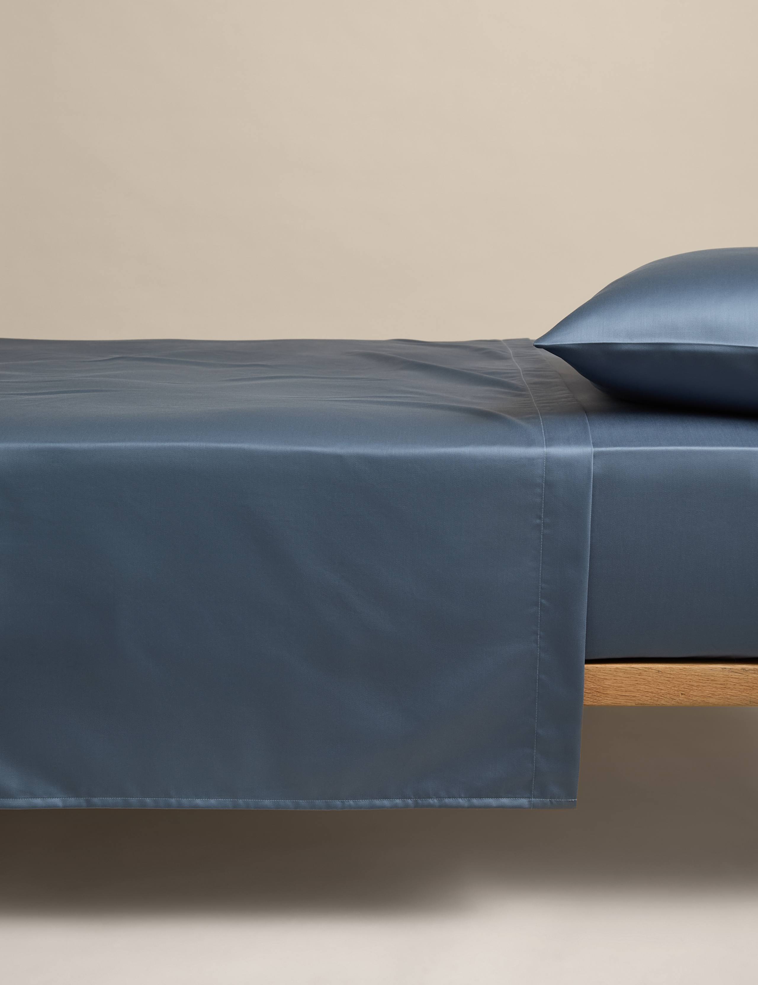 Egyptian Cotton 400 Thread Count Silky Flat Sheet 1 of 2