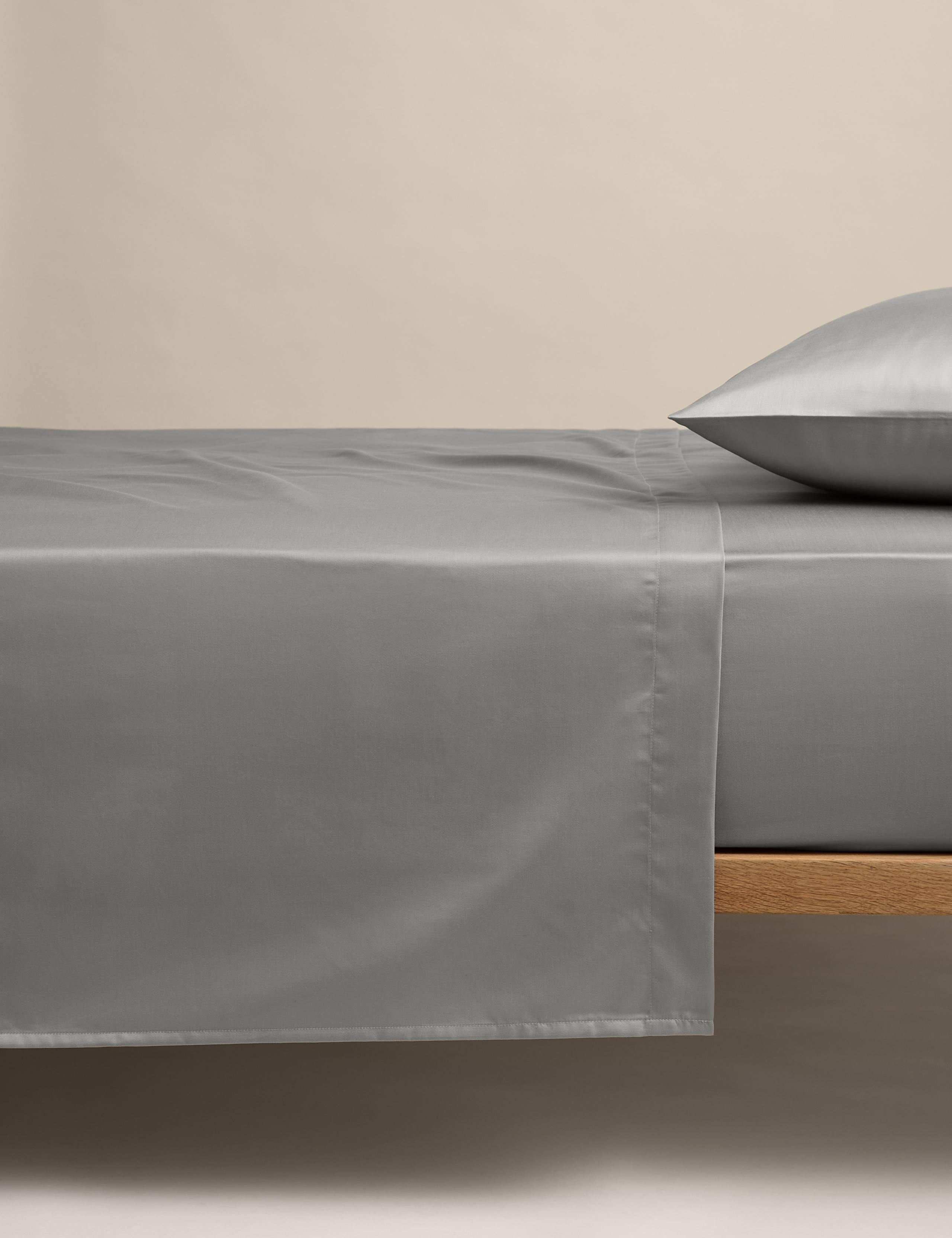 Egyptian Cotton 400 Thread Count Silky Flat Sheet 1 of 2