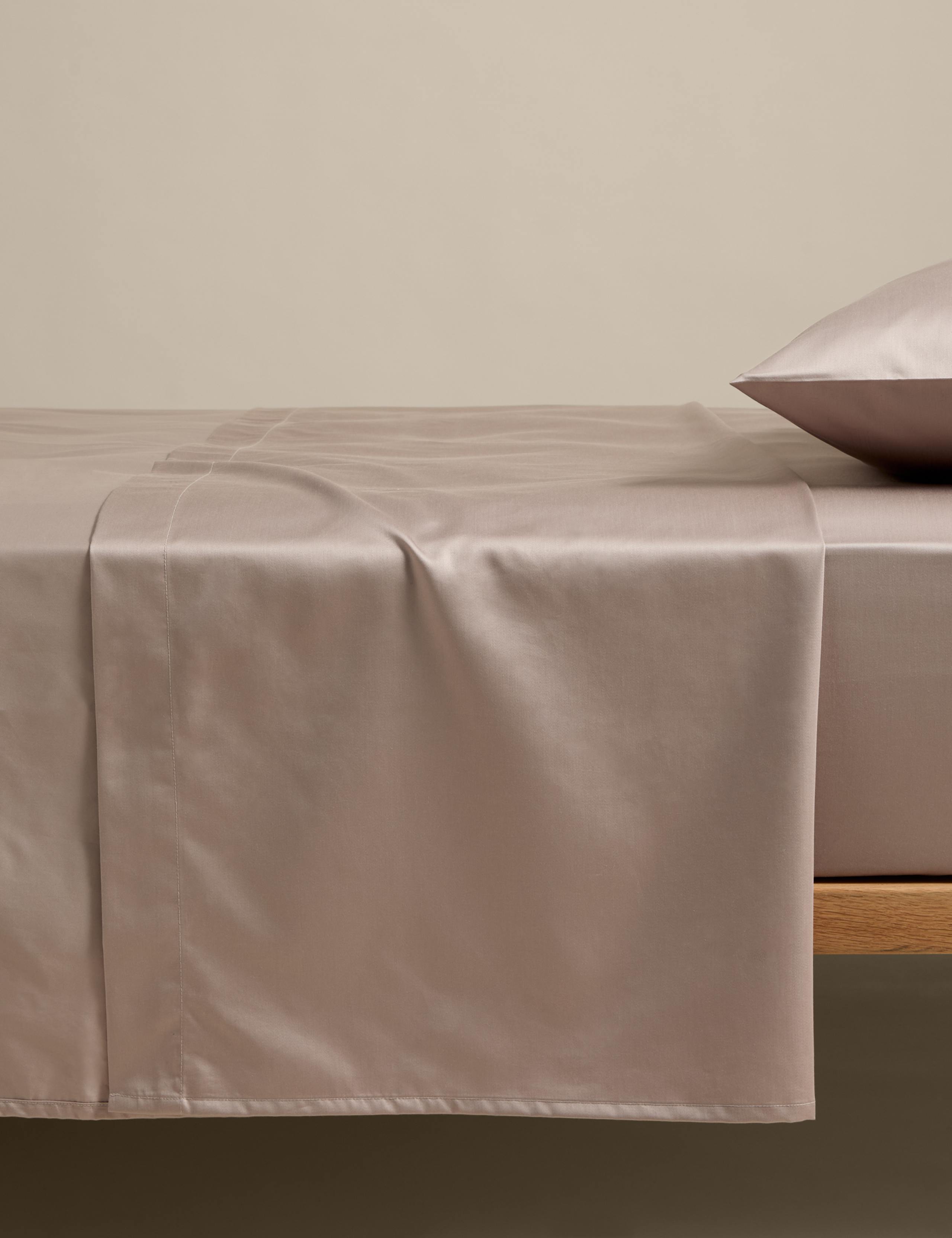 Egyptian Cotton 400 Thread Count Silky Flat Sheet 1 of 2