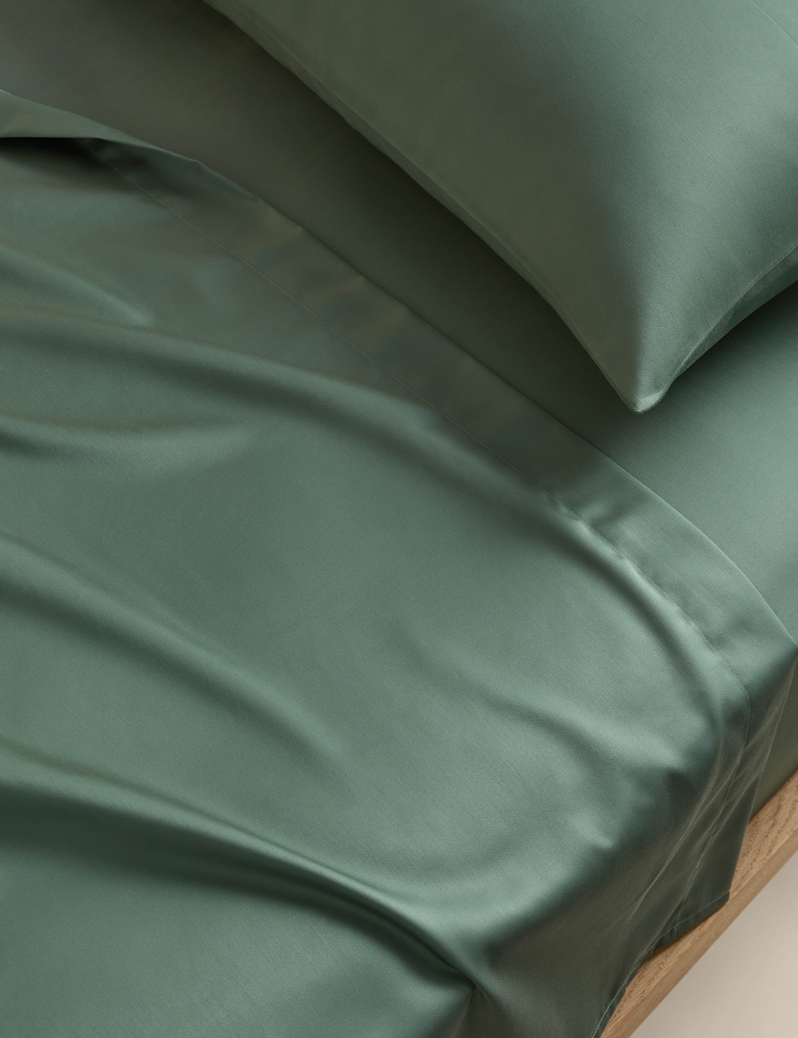 Egyptian Cotton 400 Thread Count Silky Flat Sheet 1 of 2
