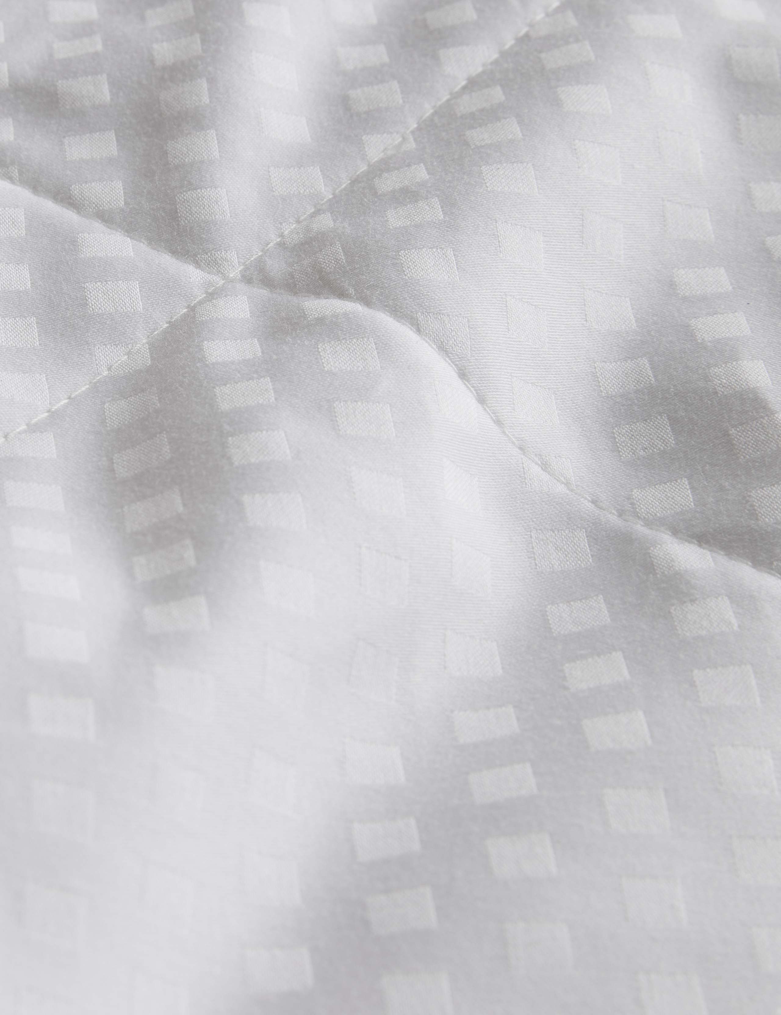 Mulberry Silk 3 to 4 Tog Duvet 3 of 4