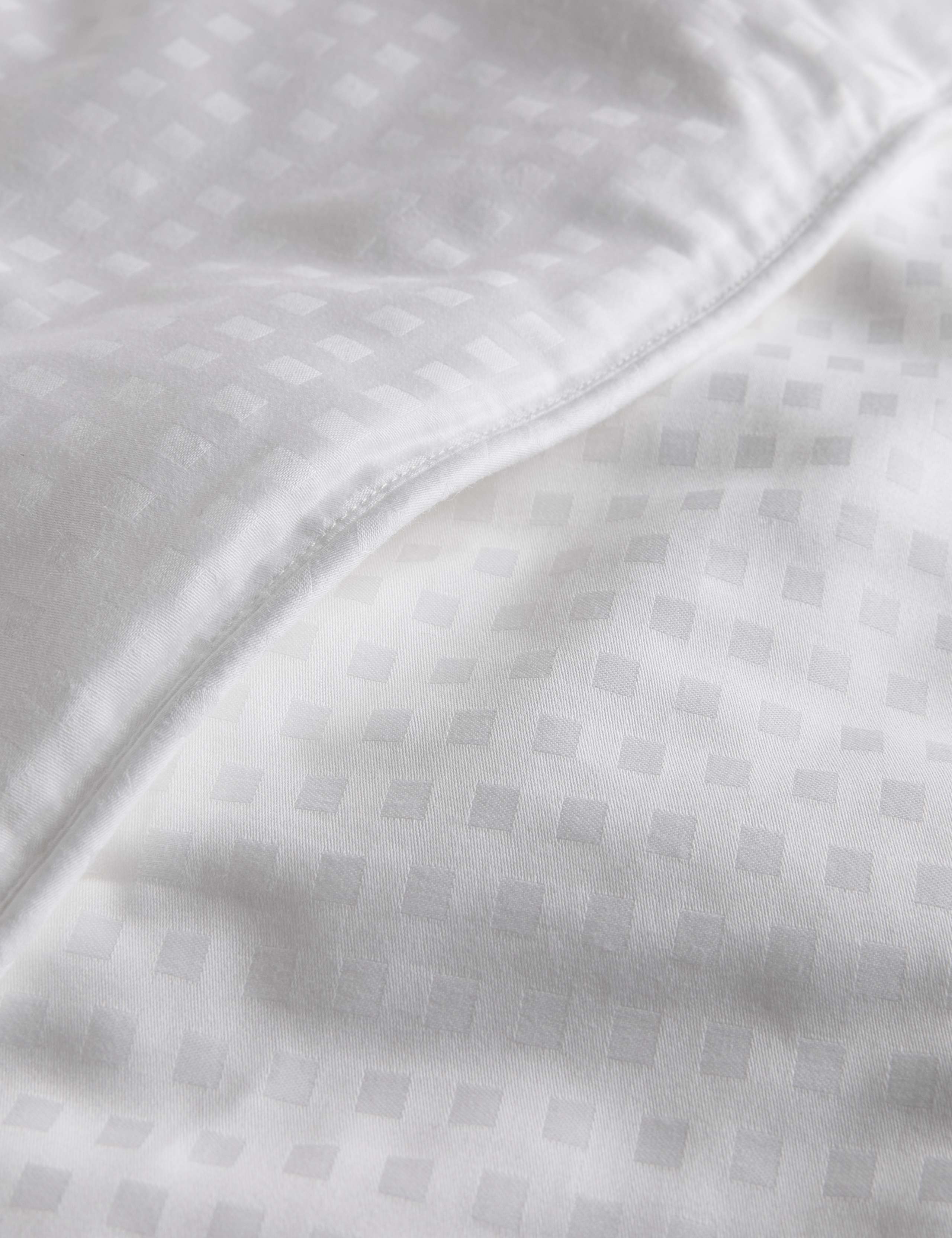 Mulberry Silk 6 To 7 Tog Duvet 4 of 4