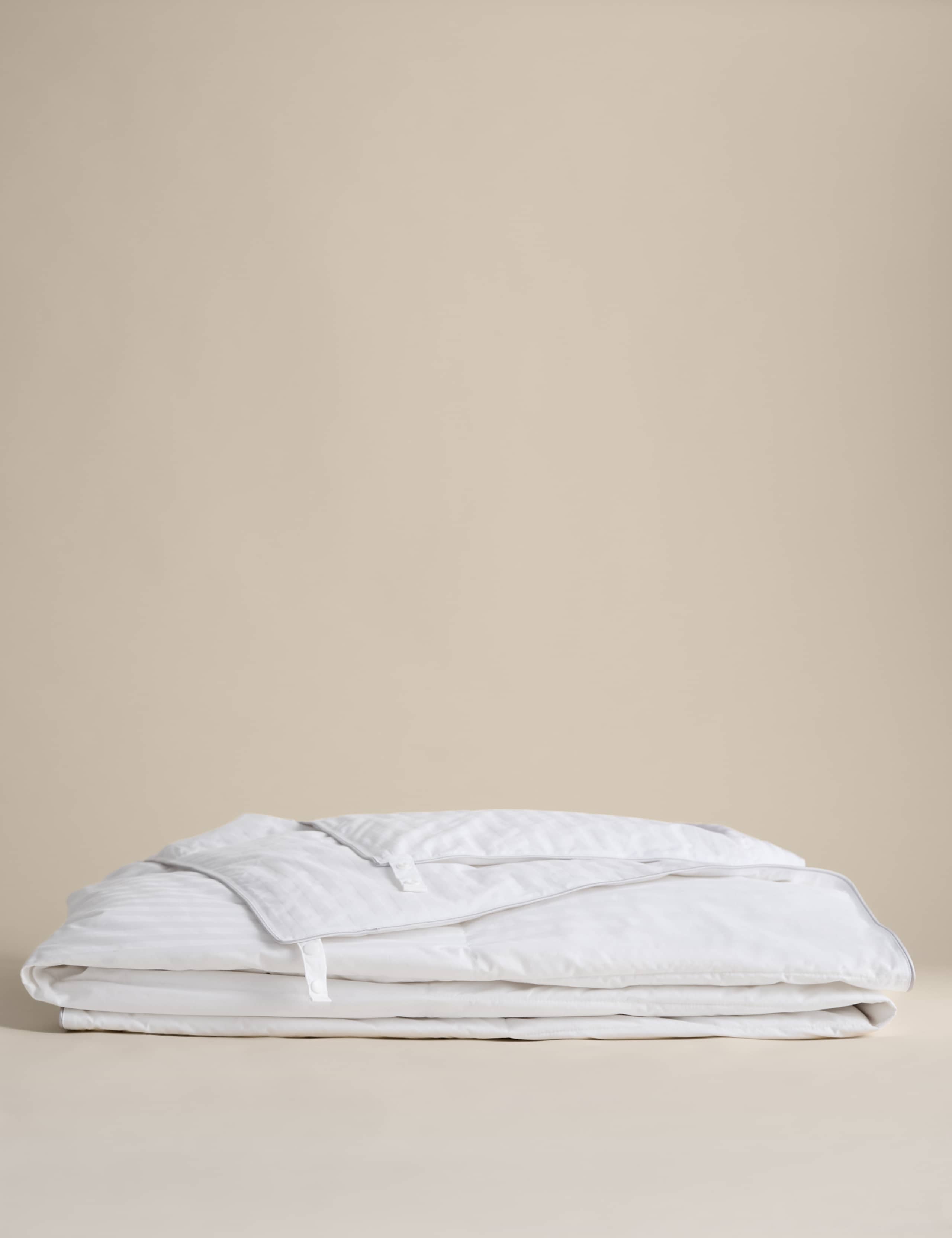 Hungarian Goose Down 4.5 Tog Duvet 2 of 4