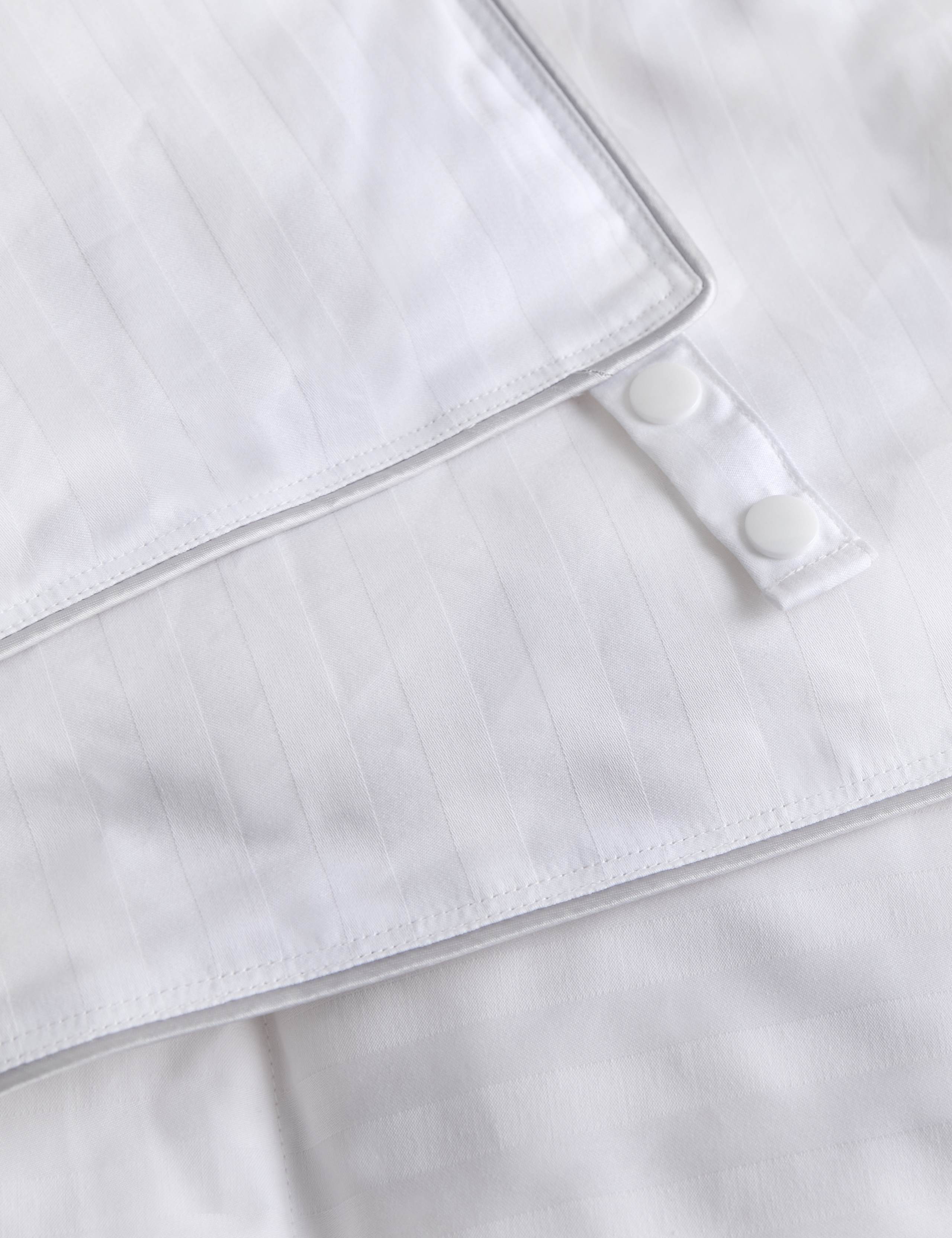 Hungarian Goose Down 4.5 Tog Duvet 3 of 4