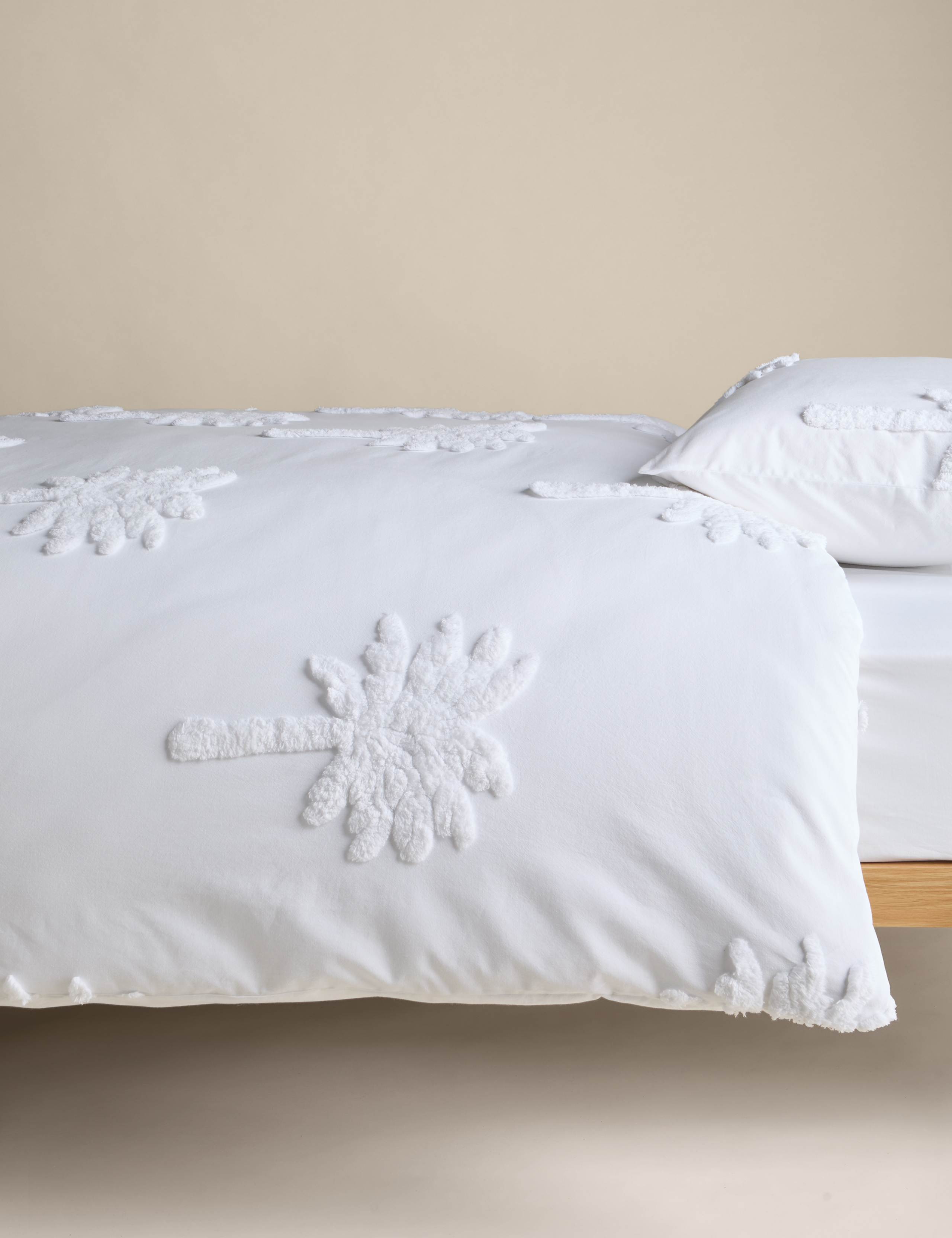 Pure Cotton Tufted Palm Bedding Set 4 of 7