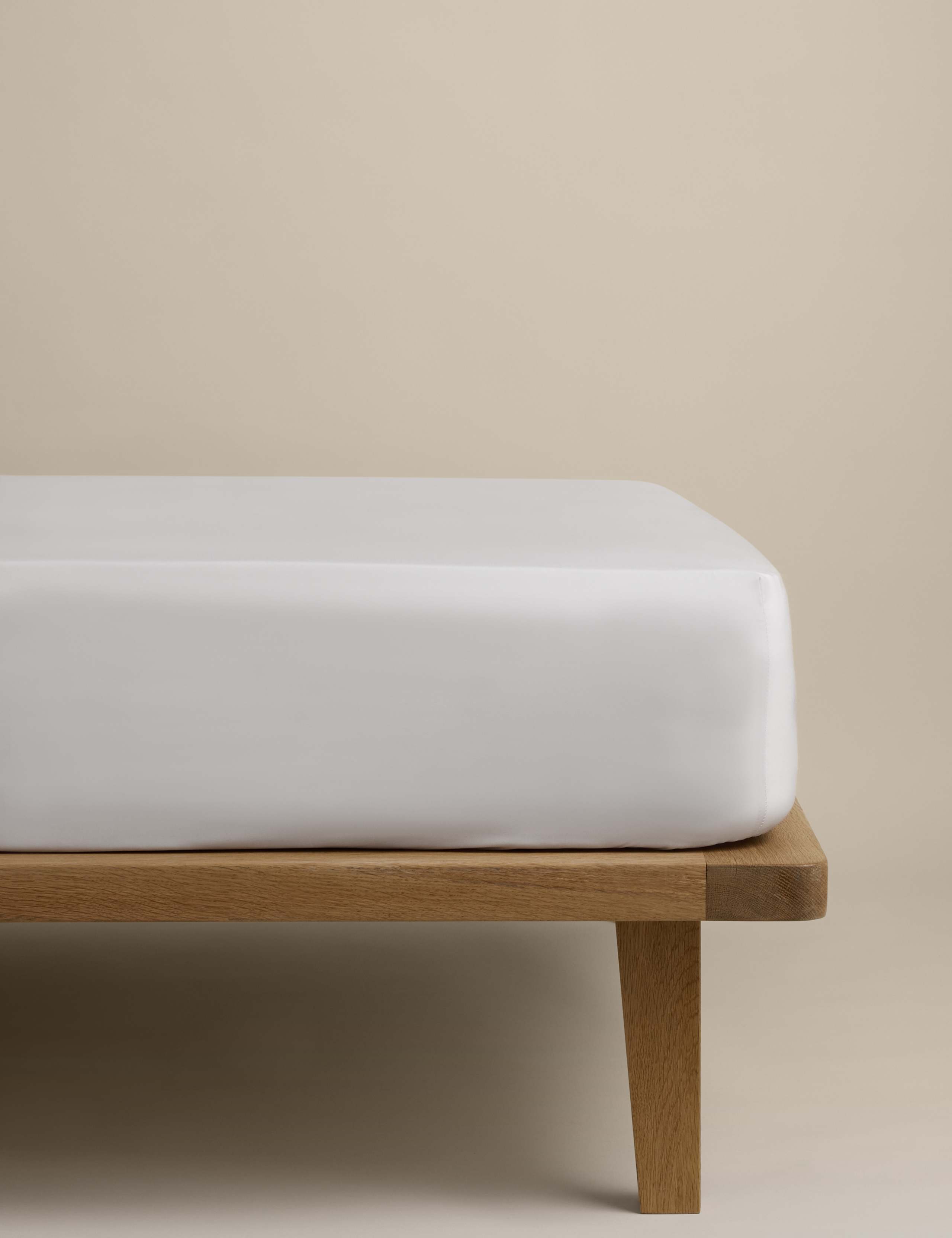 Egyptian Cotton 400 Thread Count Crisp Deep Fitted Sheet 1 of 2