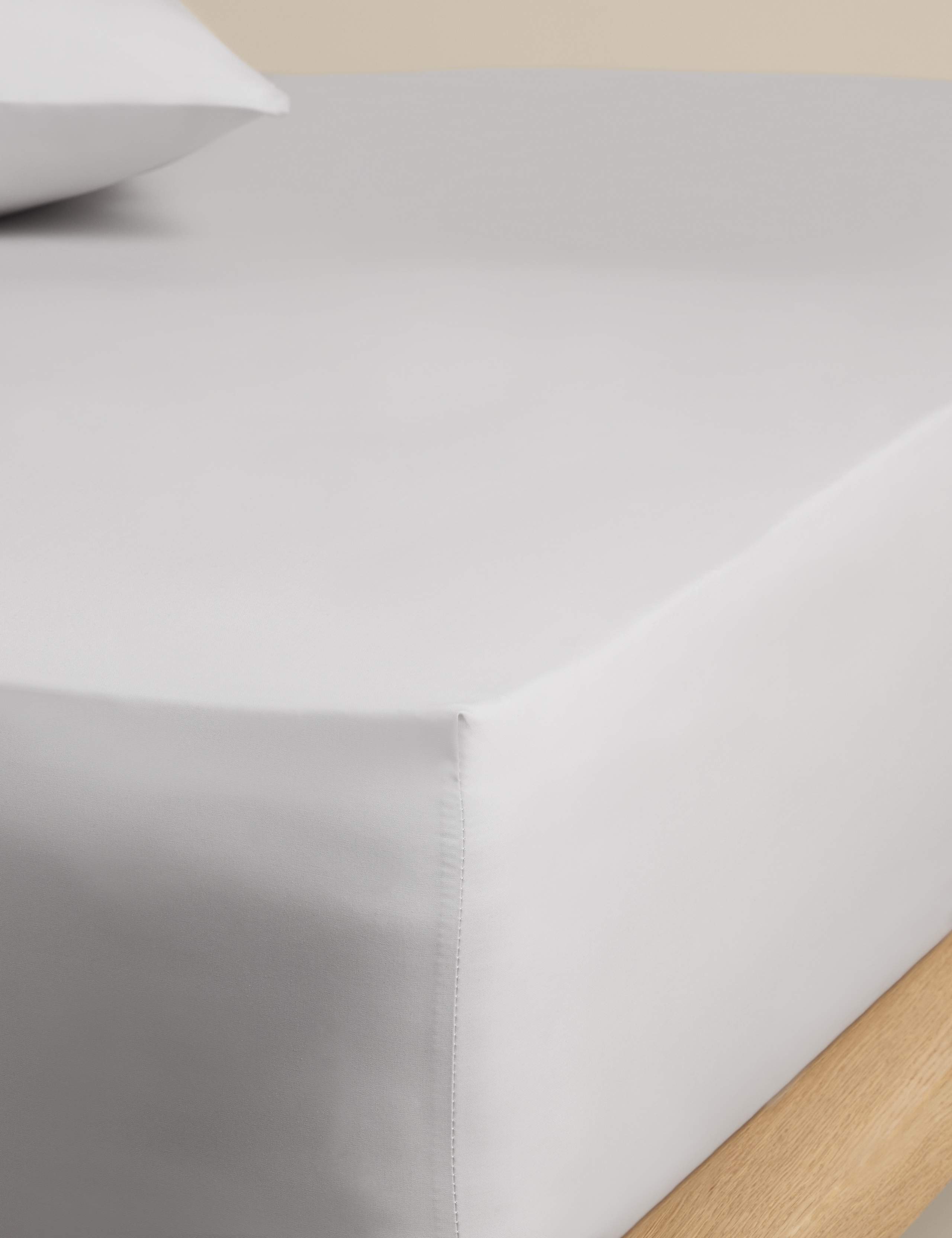 Egyptian Cotton 400 Thread Count Crisp Fitted Sheet 1 of 3