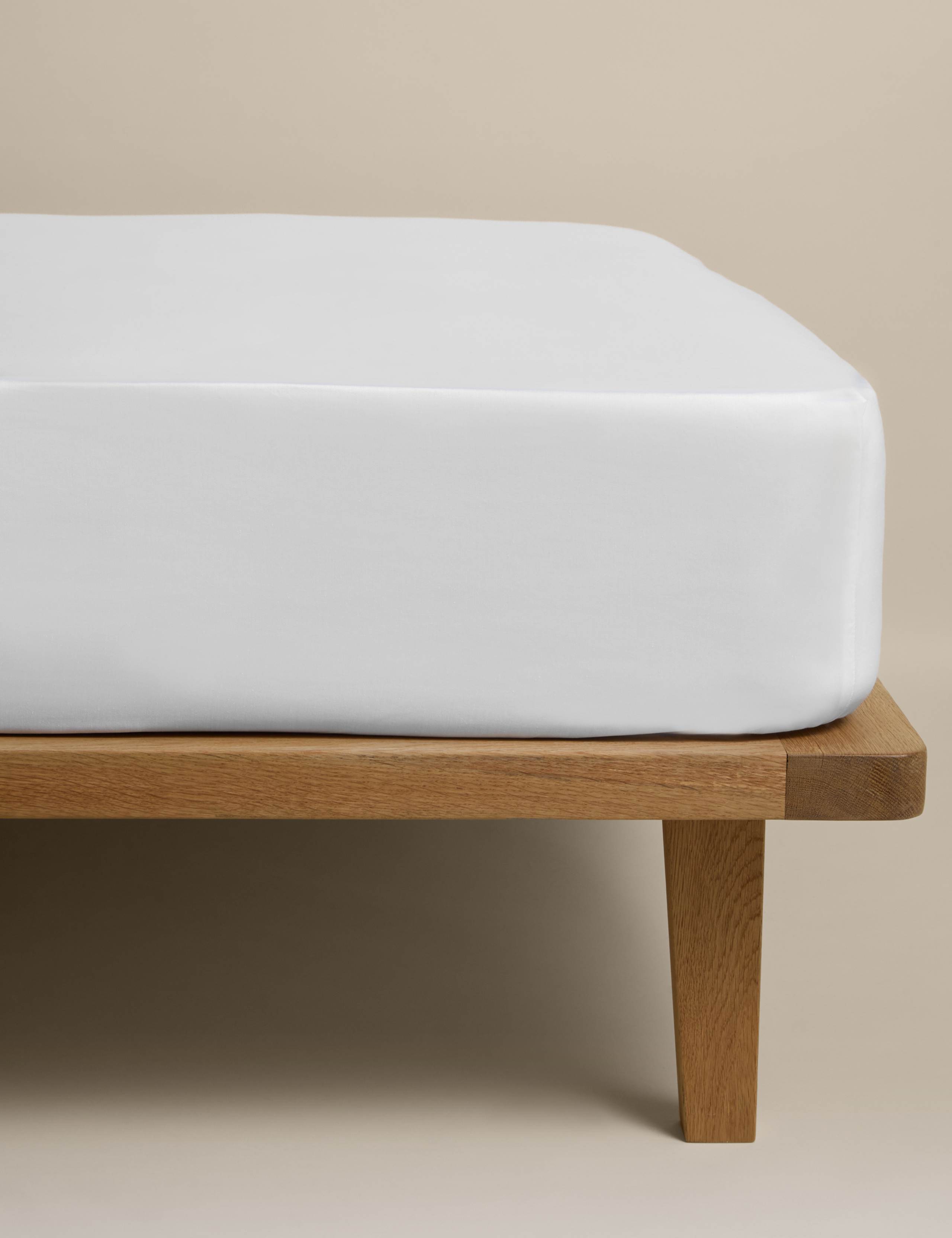 Egyptian Cotton Sateen 230 Thread Count Deep Fitted Sheet 1 of 2