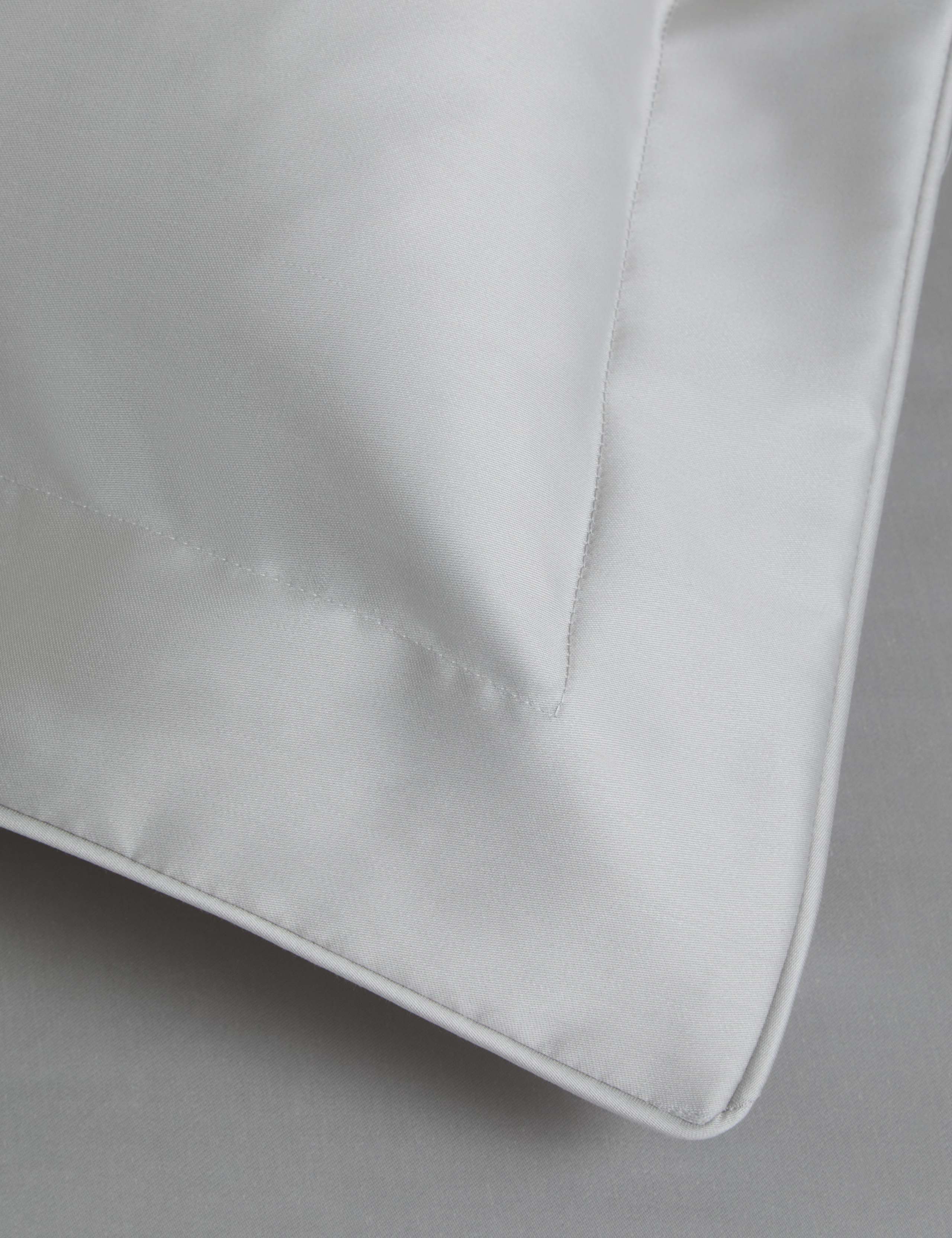 Egyptian Cotton 230 Thread Count Silky Oxford Pillowcases 2 of 3