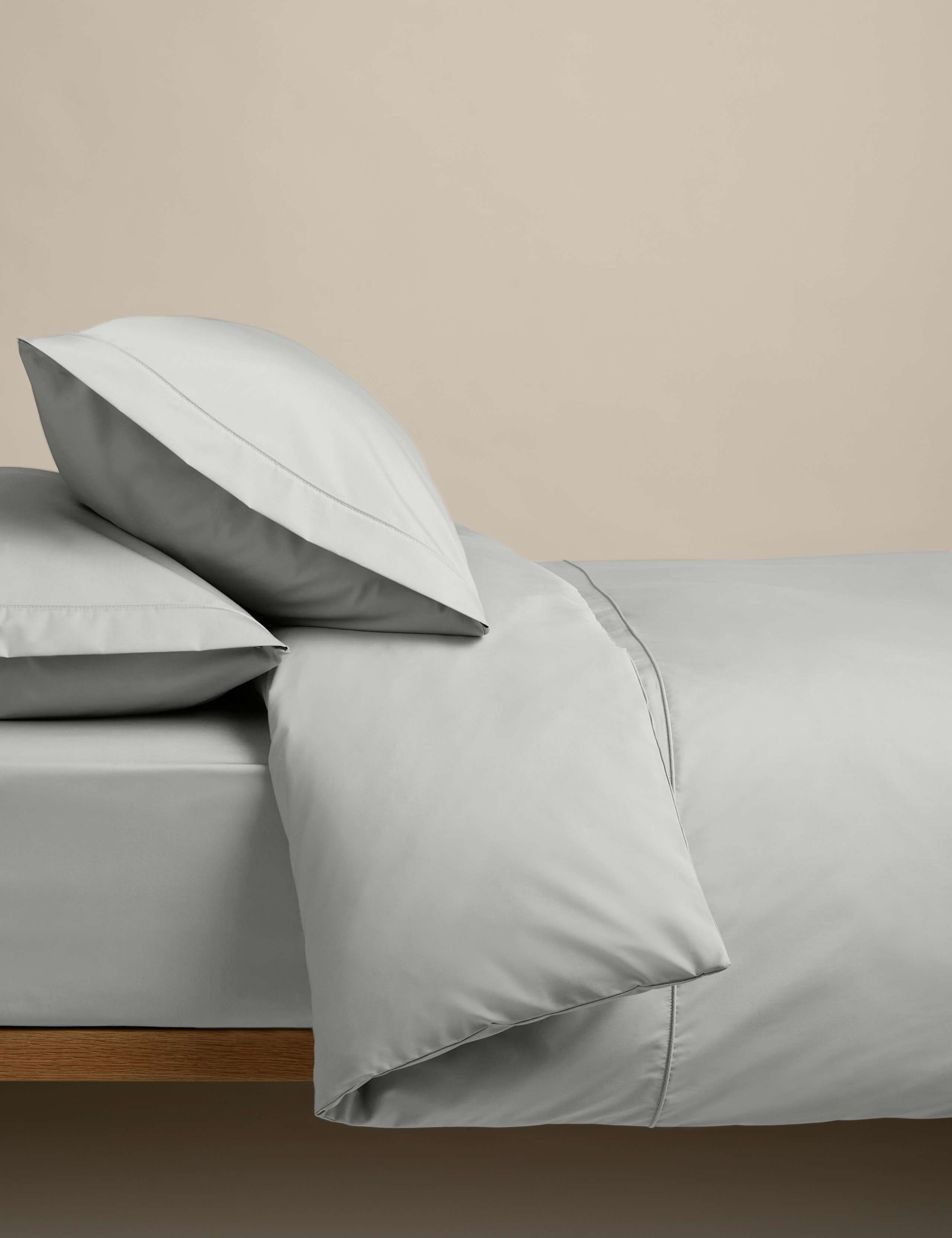 Egyptian Cotton 230 Thread Count Crisp Bedding Set 1 of 6