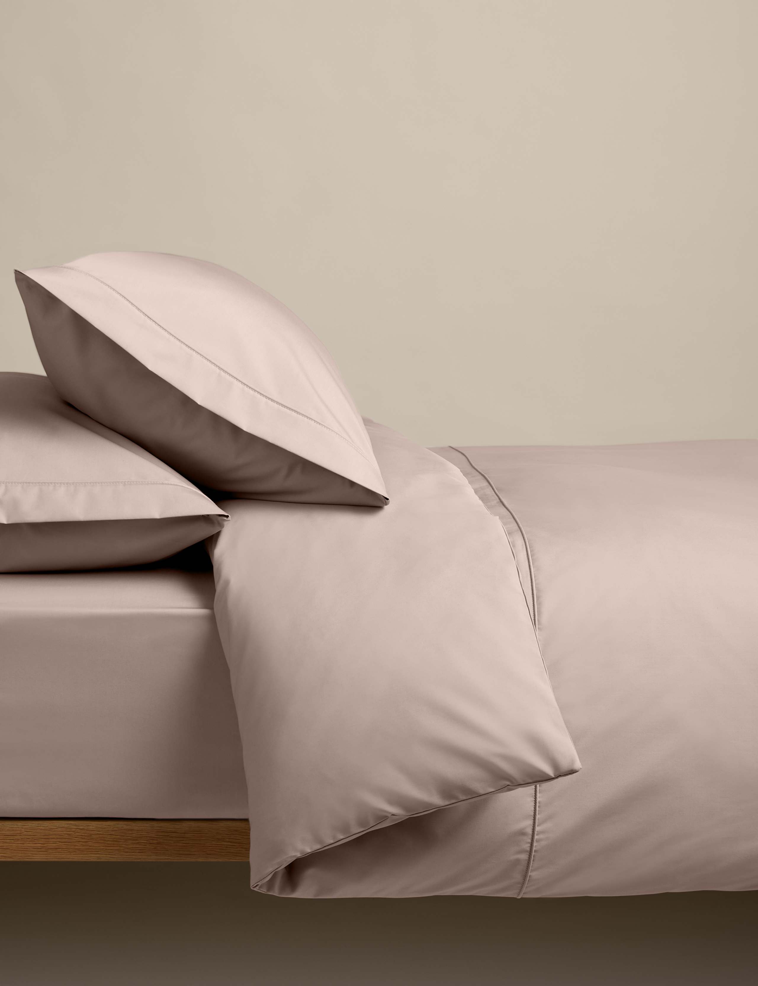 Egyptian Cotton 230 Thread Count Crisp Bedding Set 1 of 6