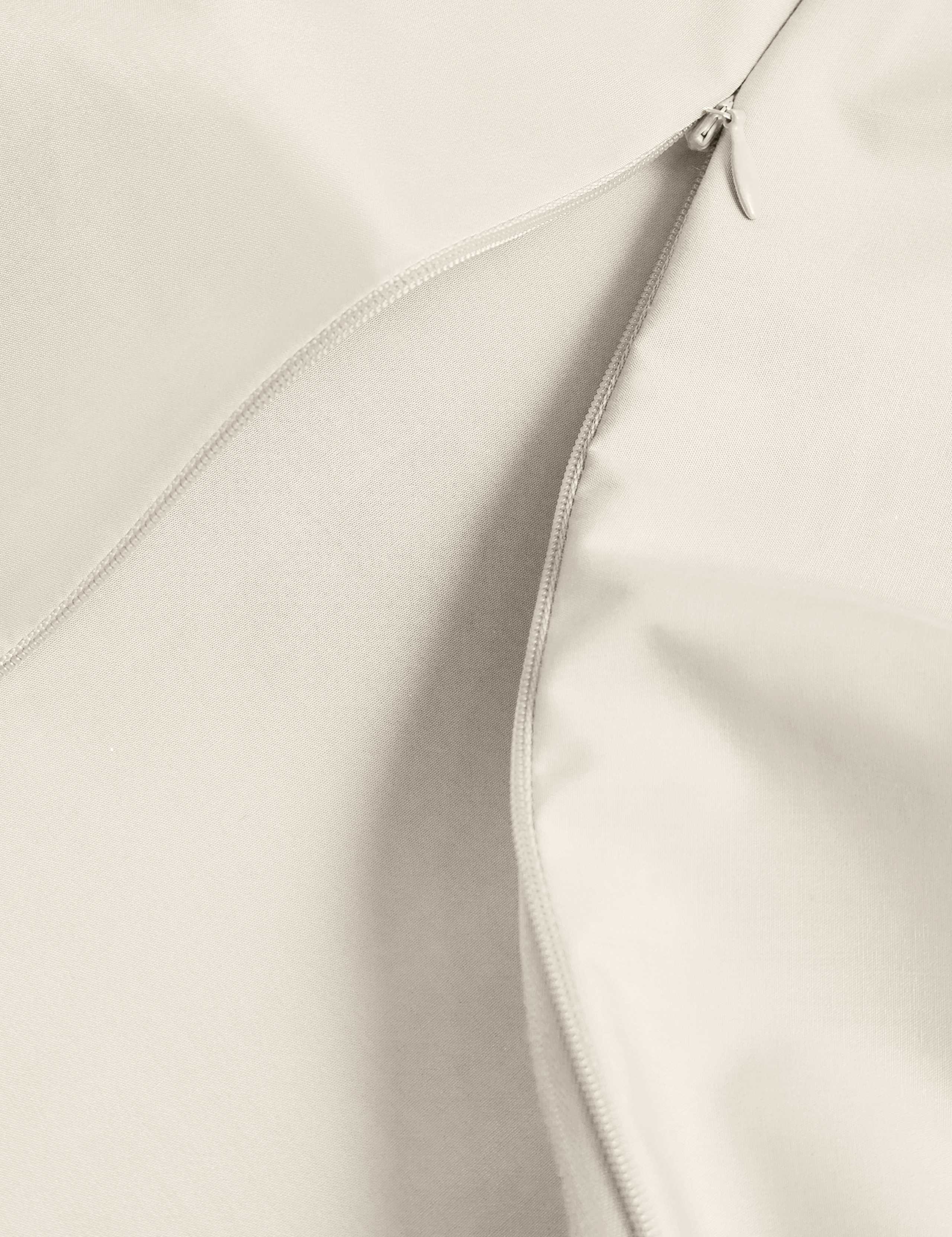 Egyptian Cotton 230 Thread Count Crisp Bedding Set 4 of 5