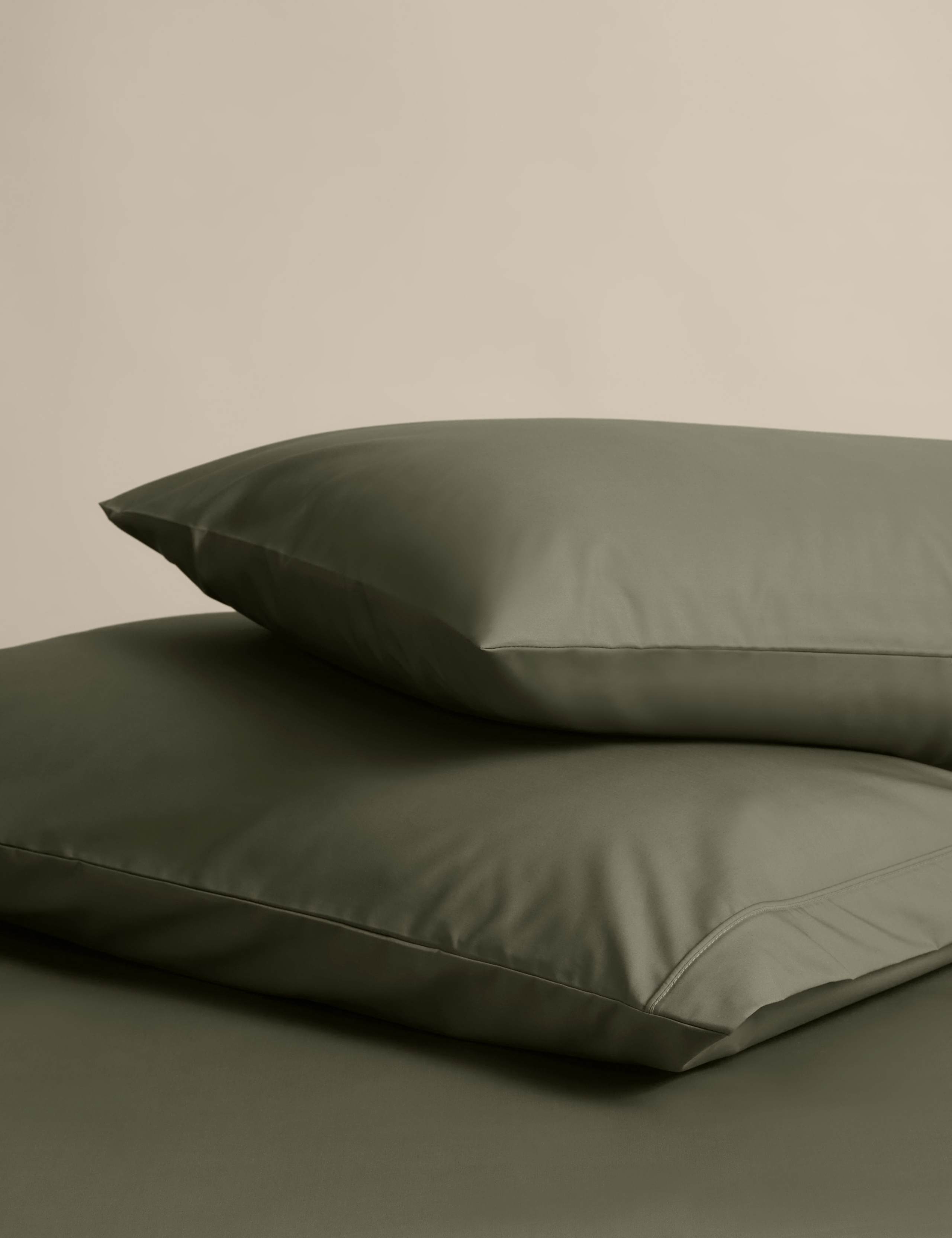 Egyptian Cotton 230 Thread Count Crisp Bedding Set 5 of 5