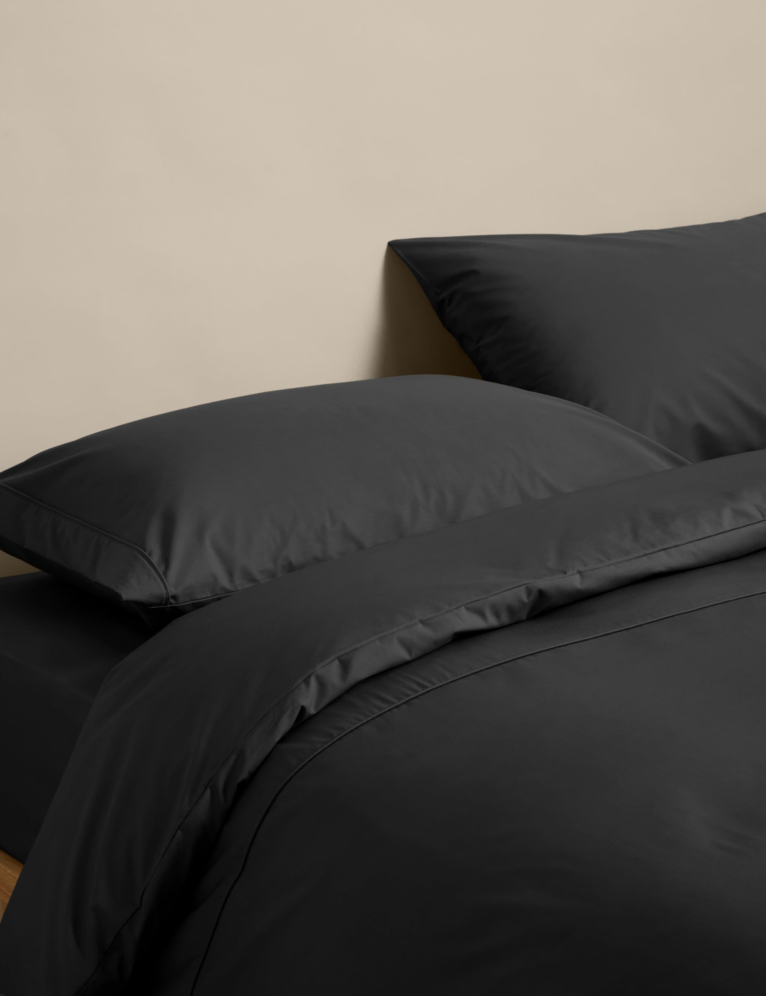 Egyptian Cotton 230 Thread Count Crisp Bedding Set 1 of 6
