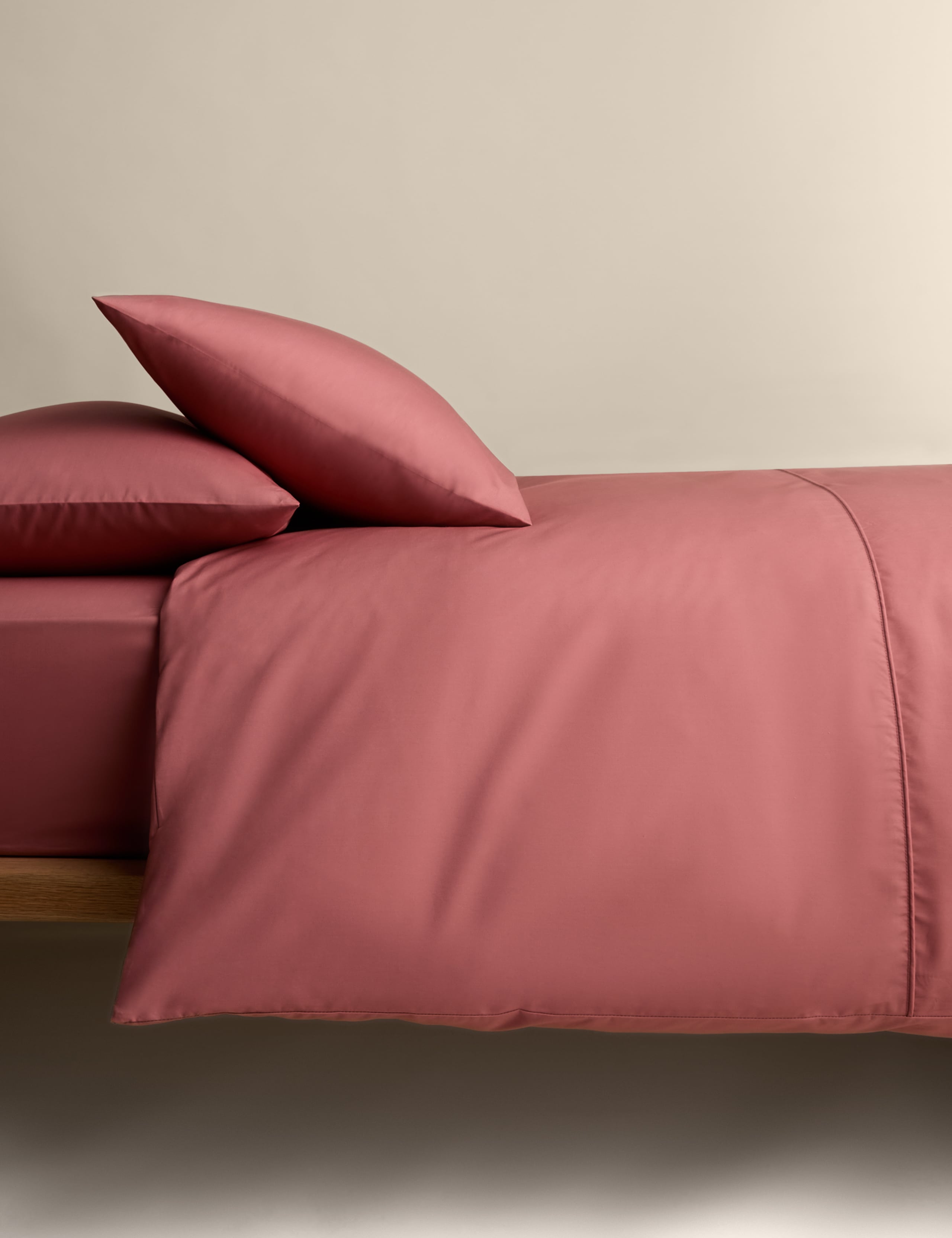 Egyptian Cotton 230 Thread Count Crisp Bedding Set 1 of 5