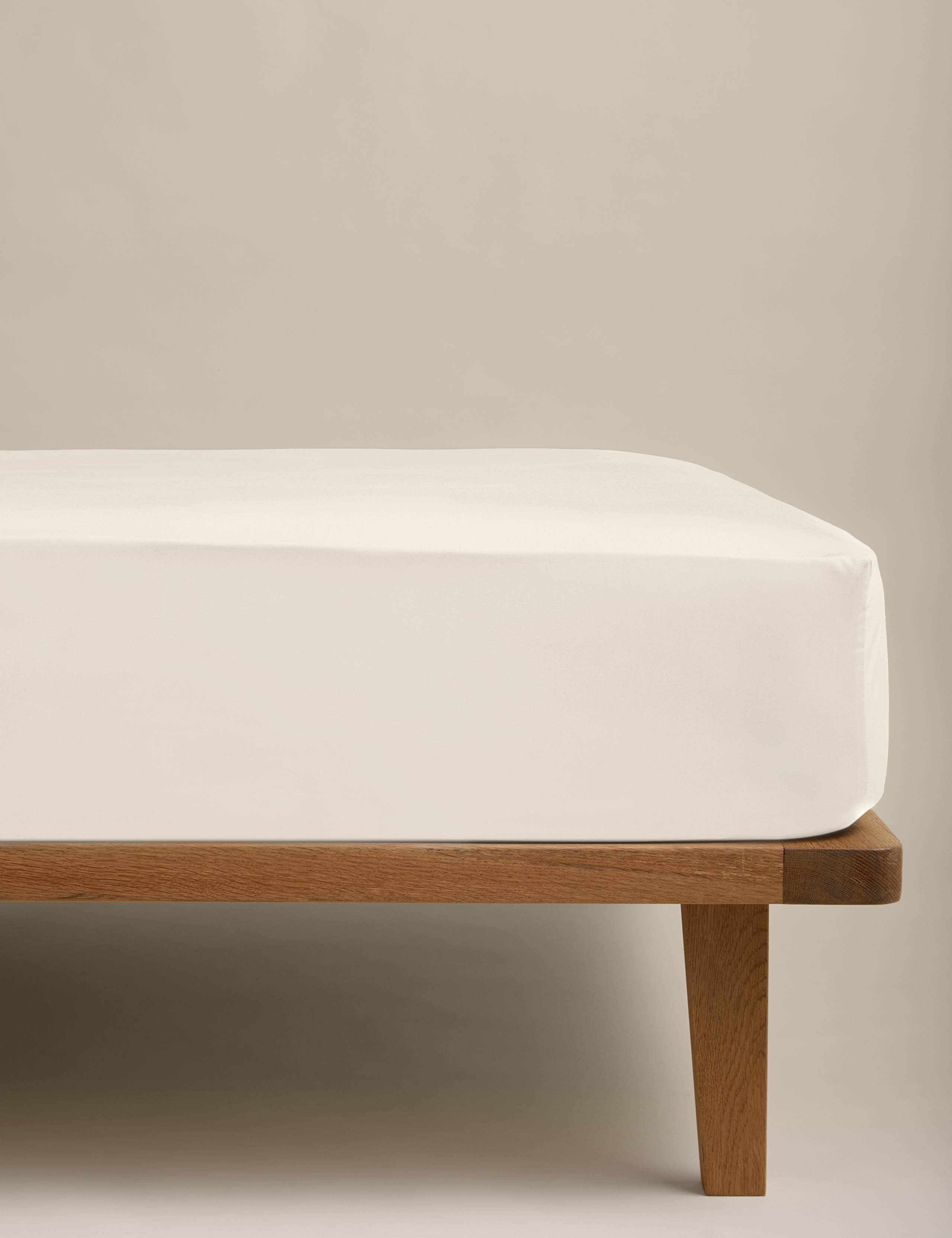 Egyptian Cotton 230 Thread Count Fitted Sheet 1 of 2