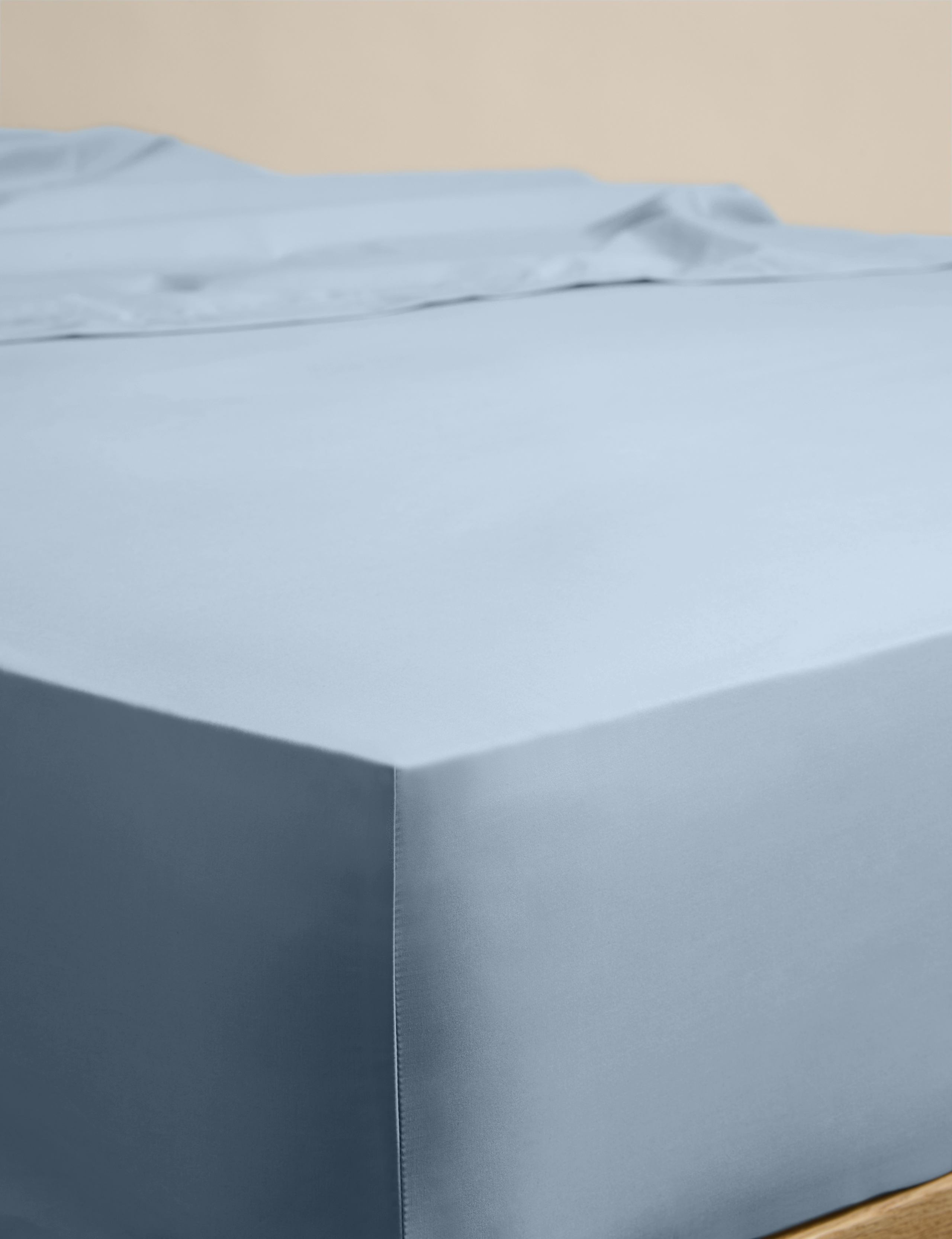 Egyptian Cotton 230 Thread Count StayPut Fitted Sheet 1 of 3